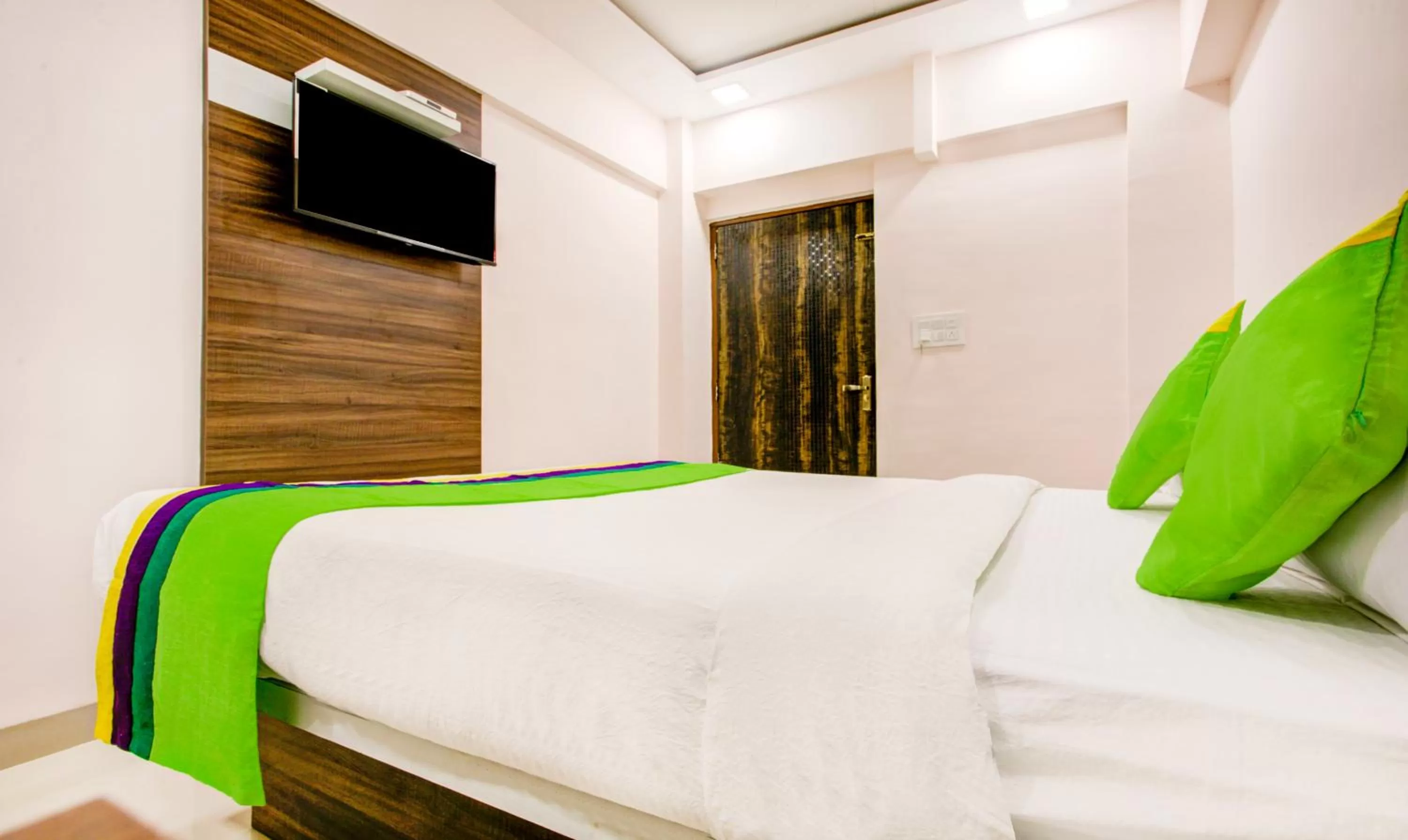 Bed in Treebo Kings Inn Vashi