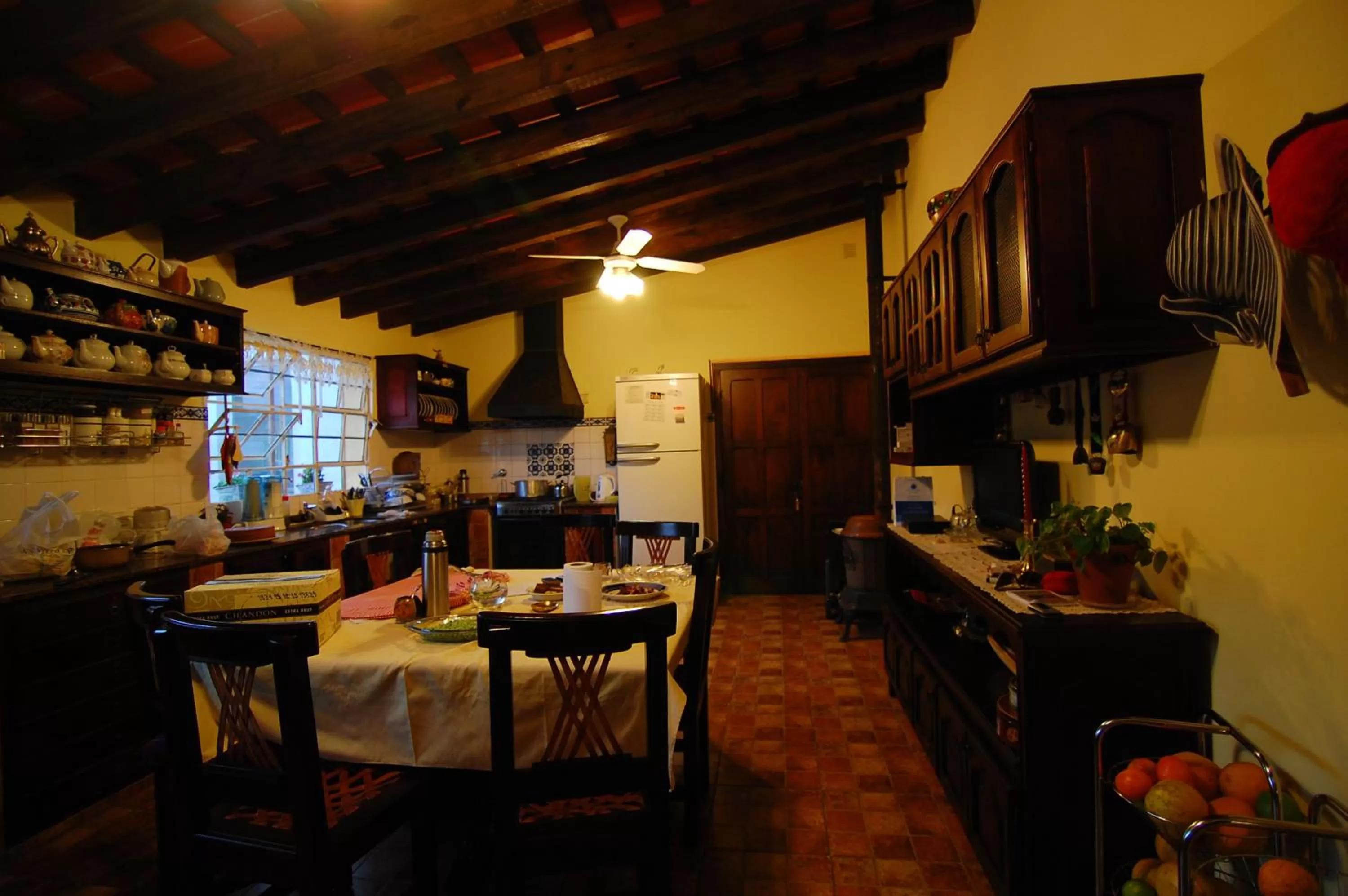 Communal kitchen in Finca Cielo Verde