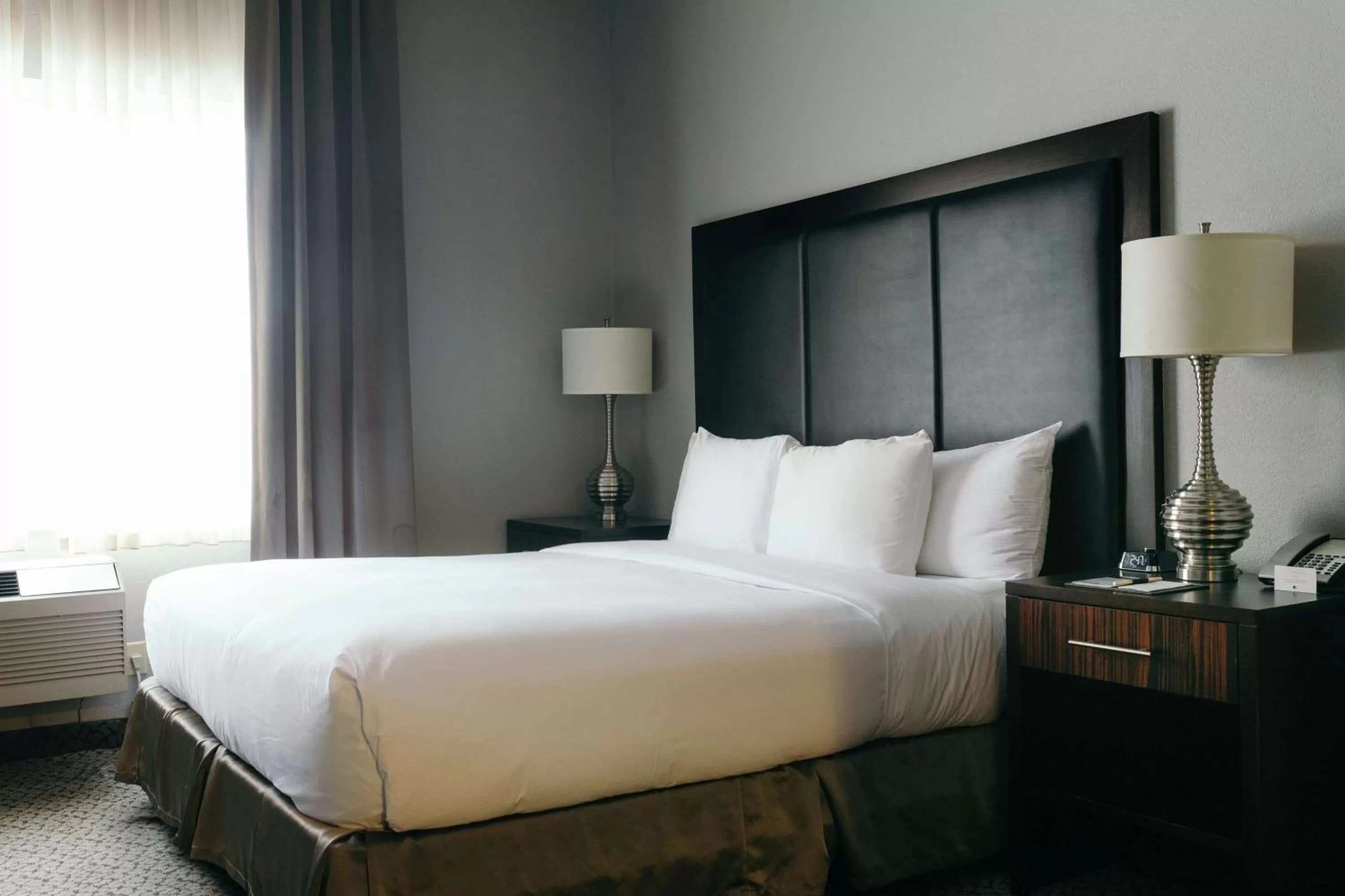 King Room - Disability/Hearing Accessible with Bathtub in Hilton Garden Inn Des Moines Airport