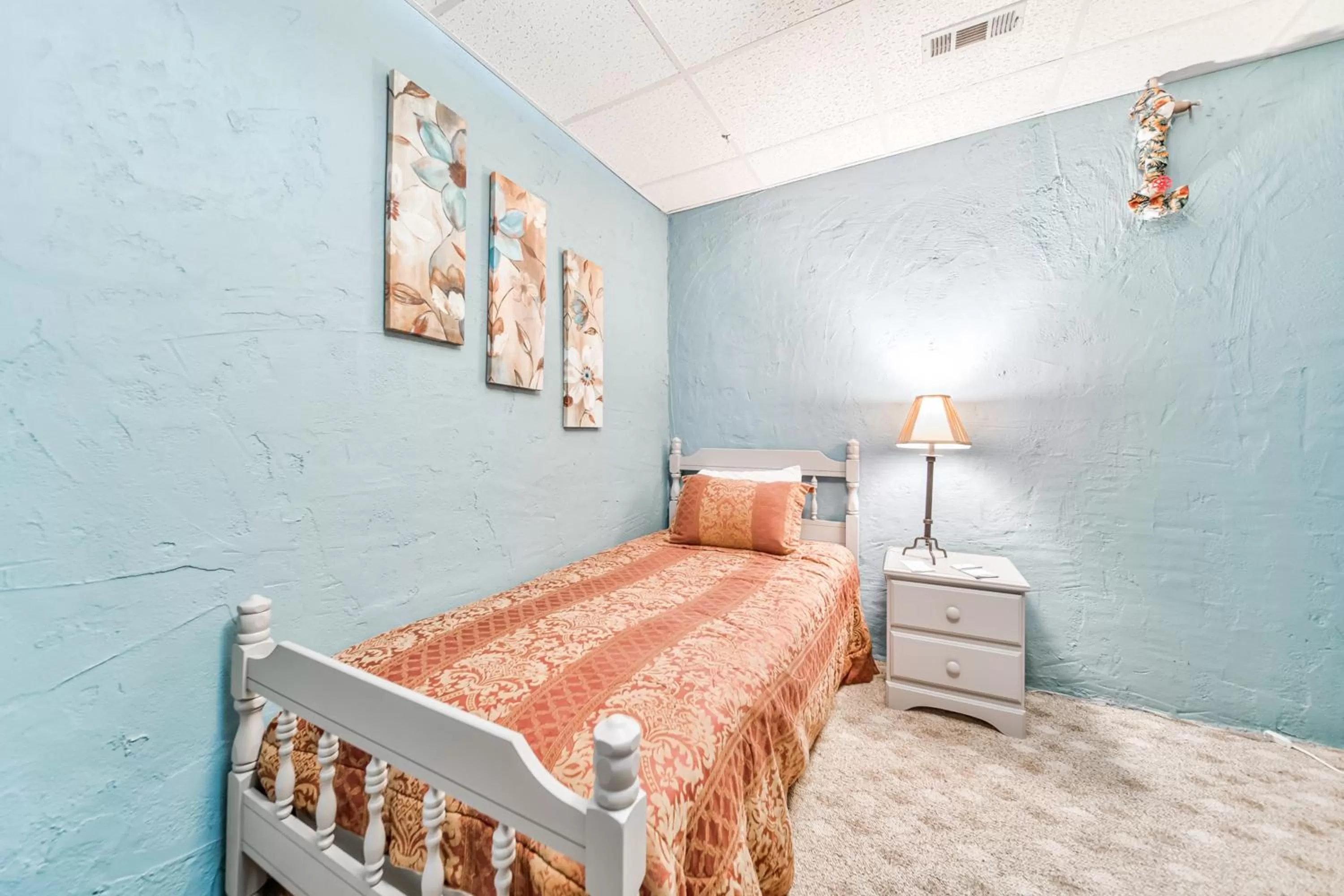 Bed in Cool River Condo II