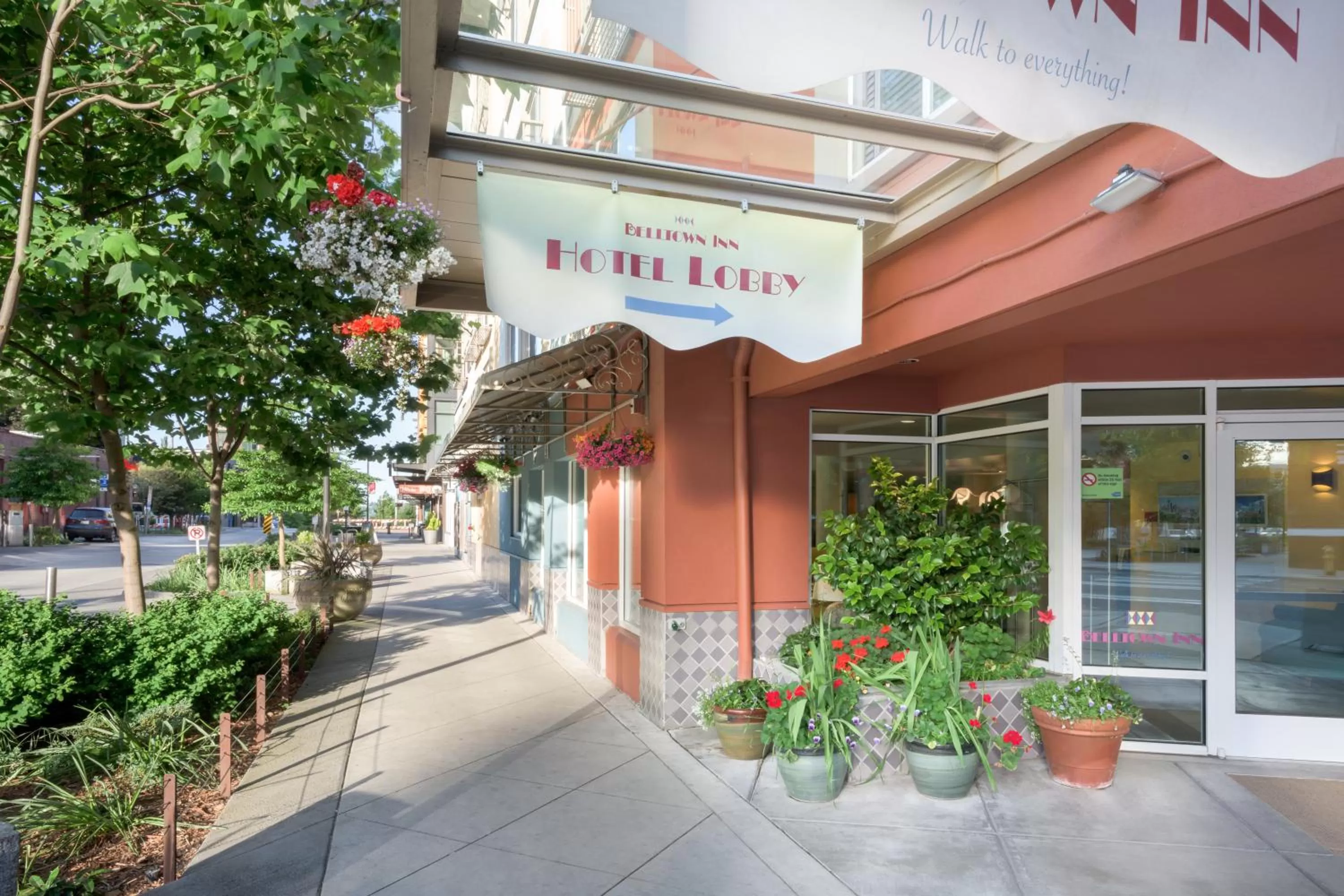 Facade/entrance in Belltown Inn