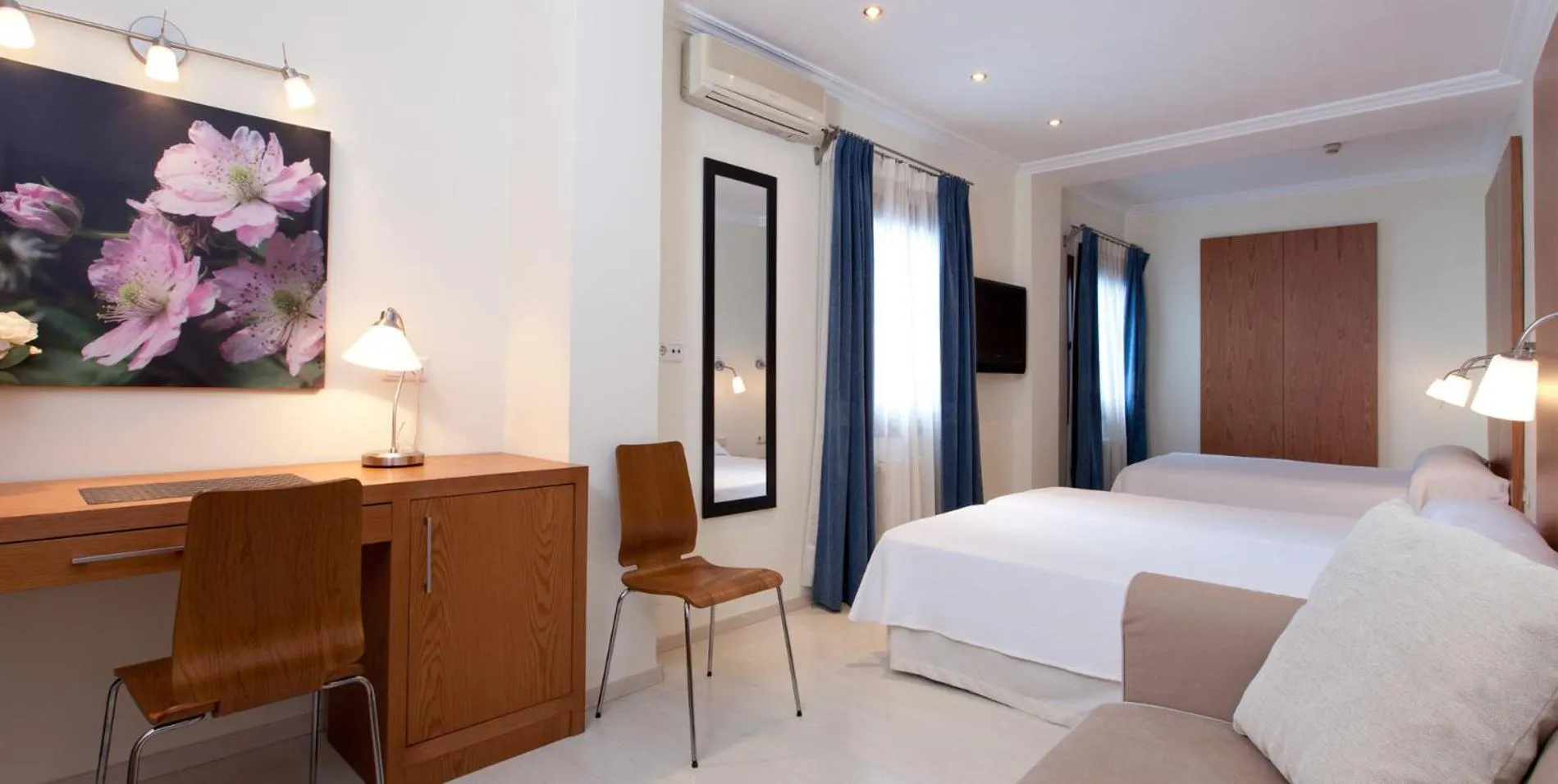 Photo of the whole room, Bed in Hotel MR Costa Blanca