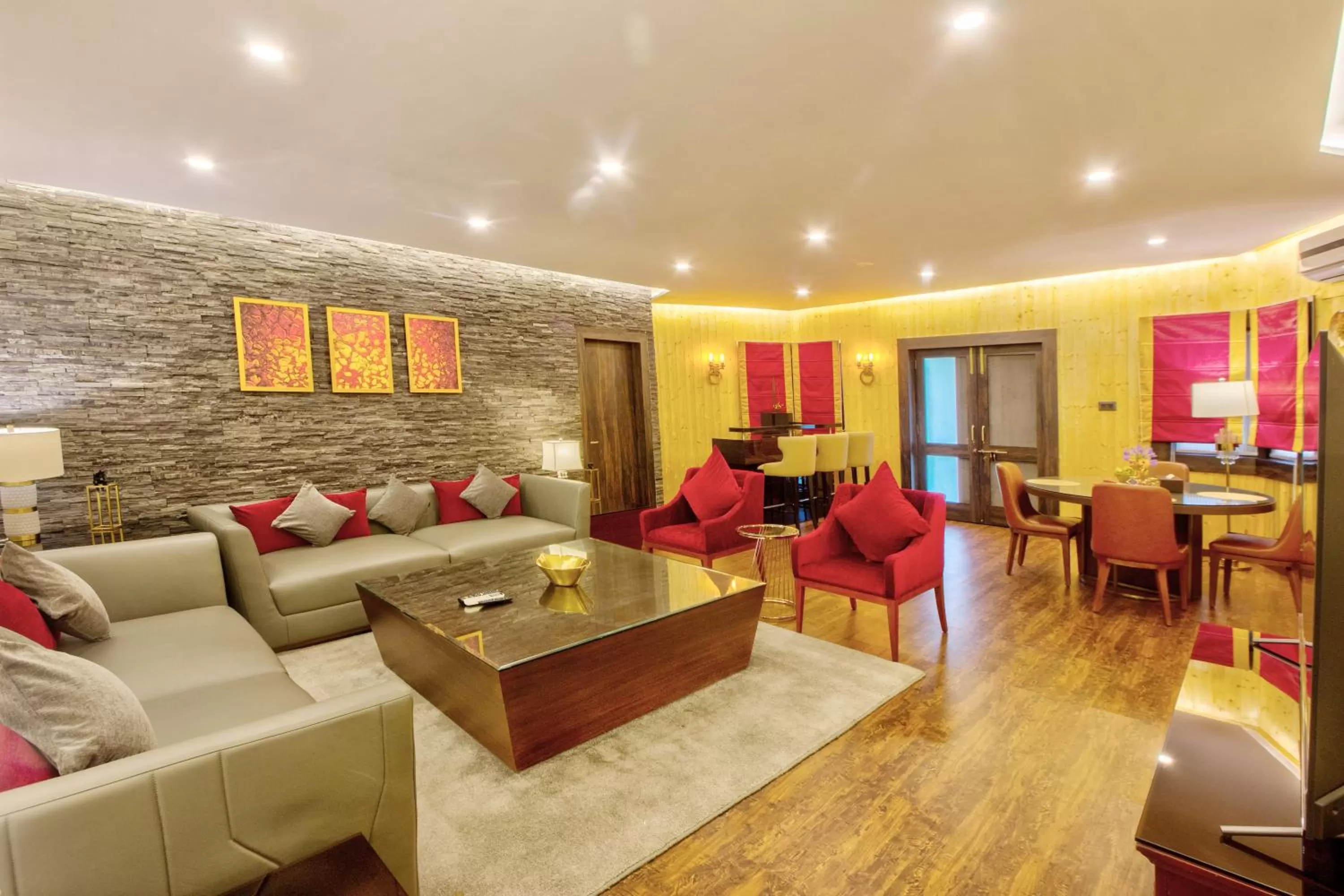 TV and multimedia in Span Resort and Spa, Manali