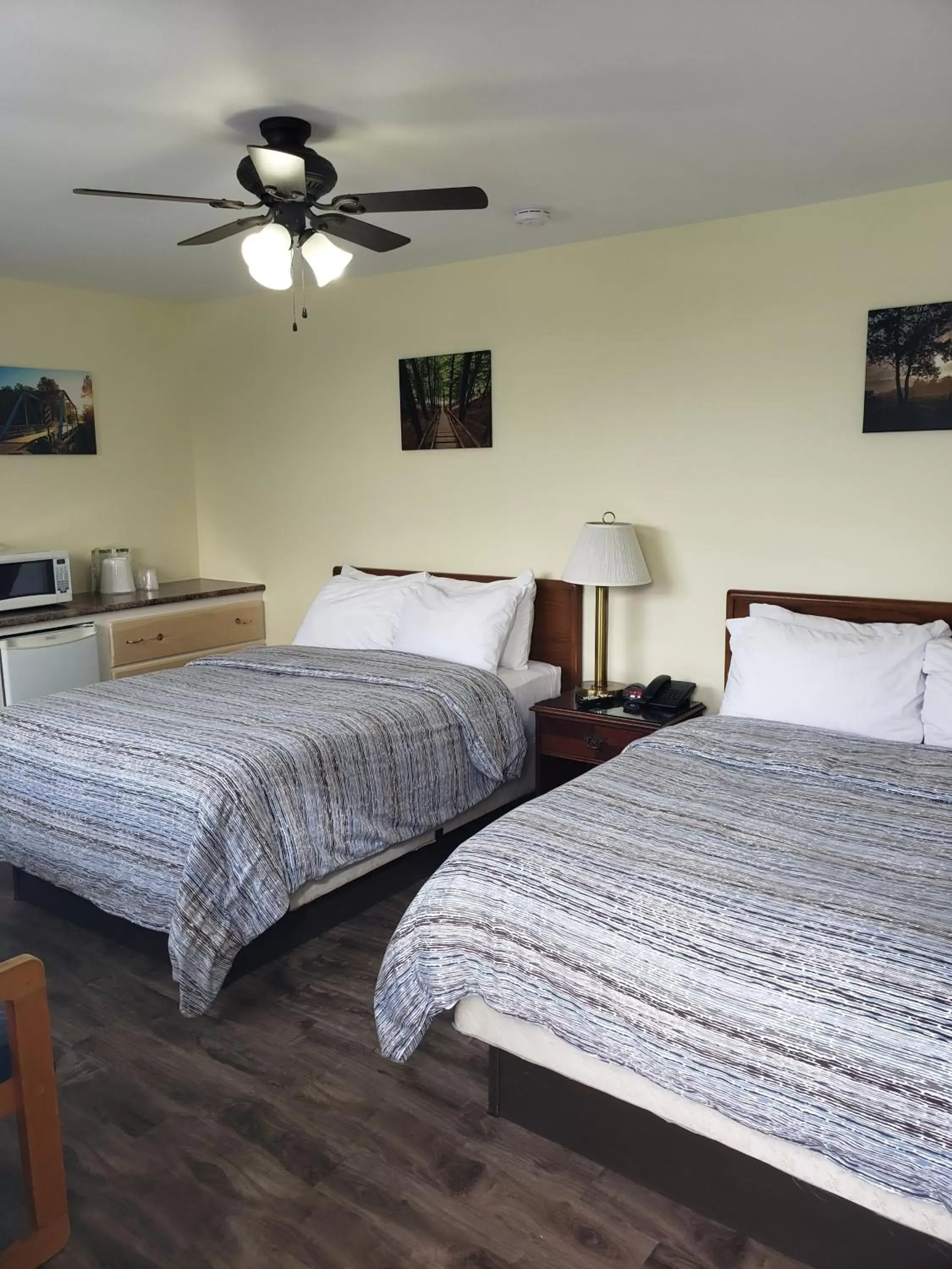 Standard Double Room in Homeward Inns of Canada Standard Double Room in Homeward Inns of Canada