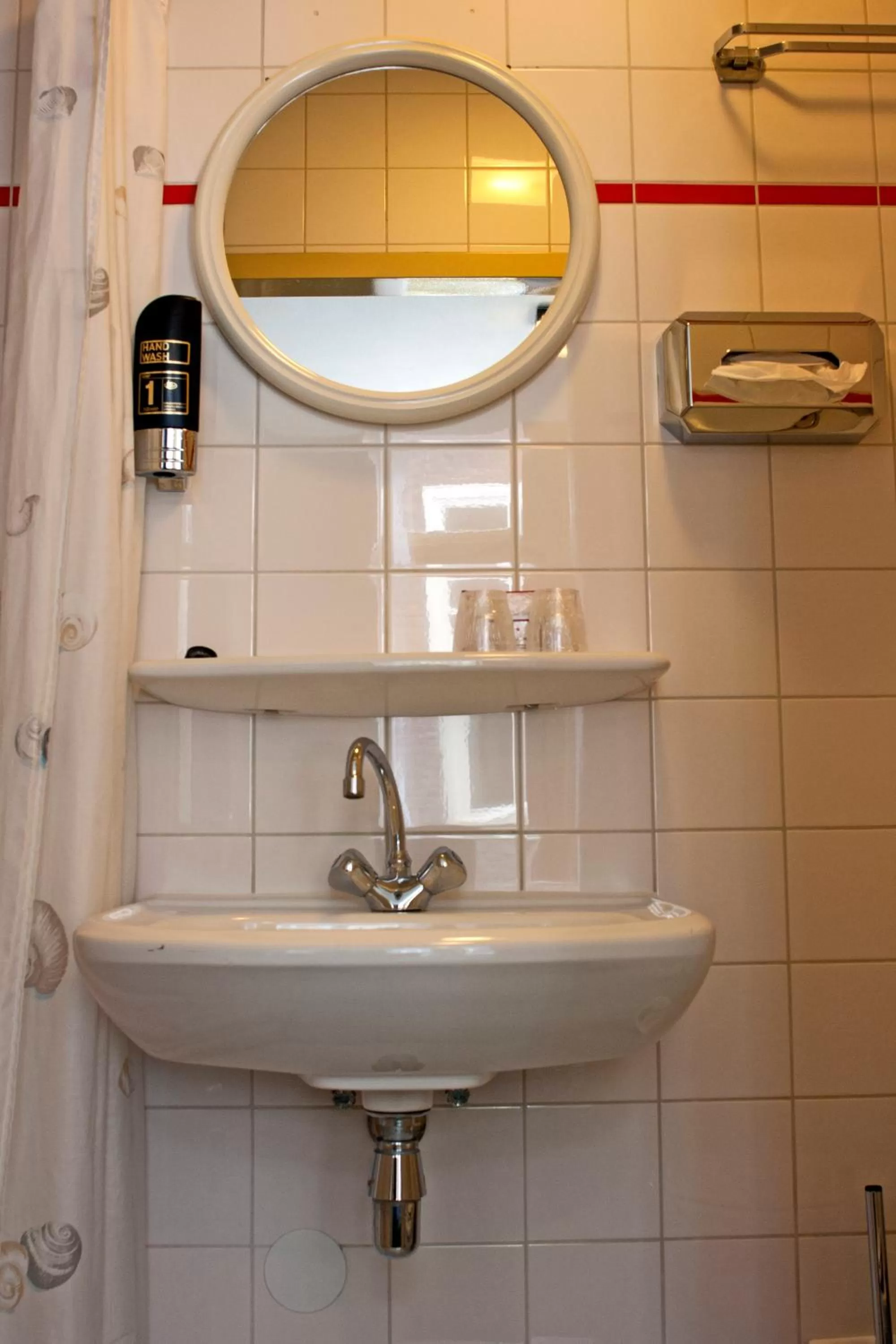 Bathroom in Hotel Prins Hendrik