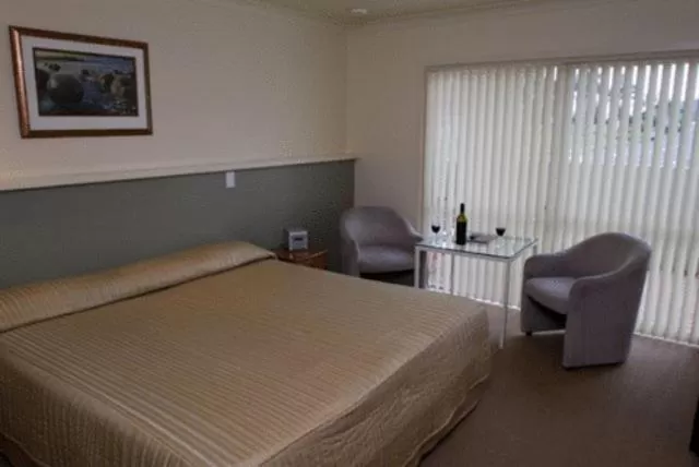 Bedroom, Bed in Shortland Court Motel