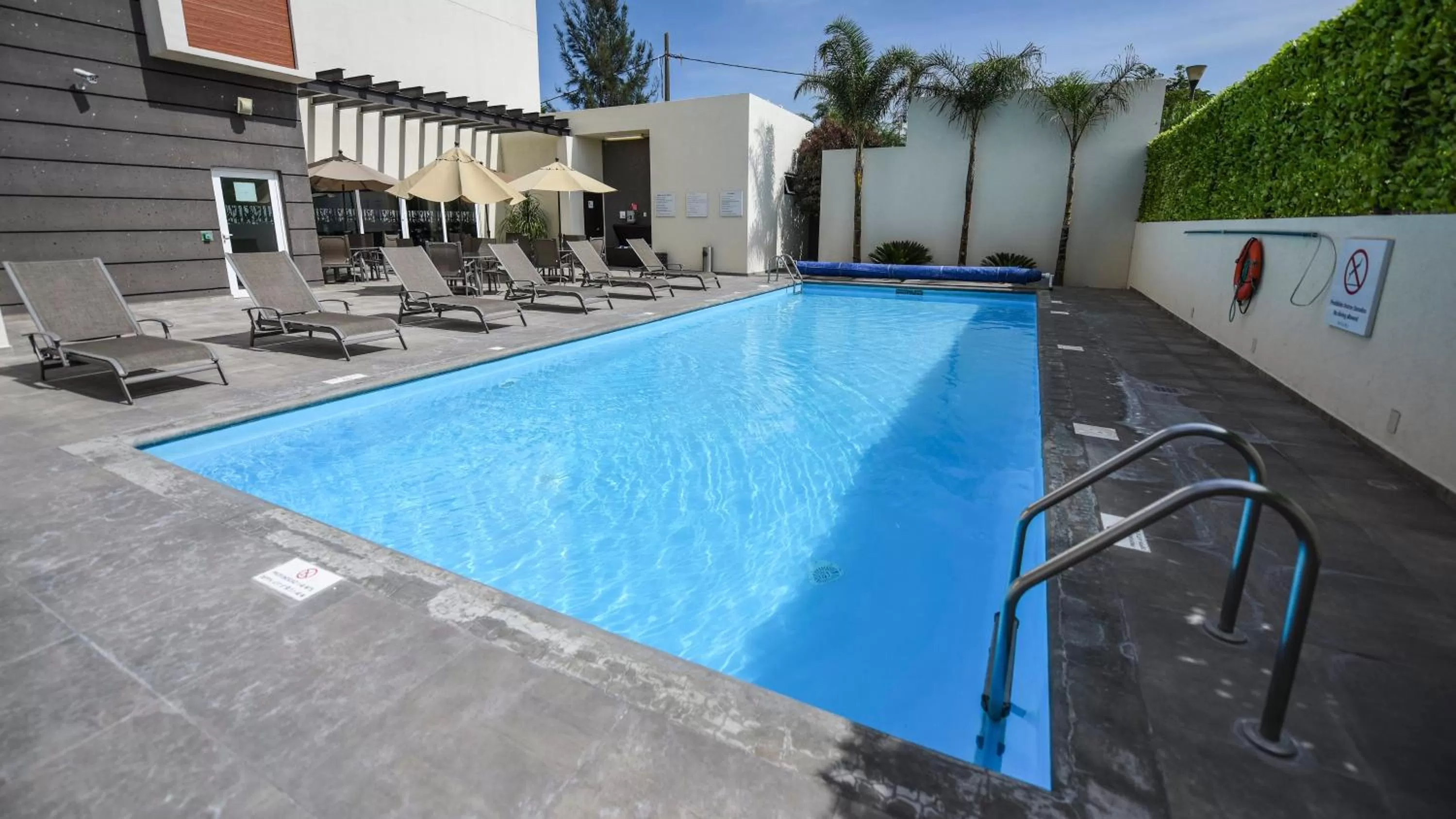 Swimming pool in Holiday Inn Express and Suites Celaya by IHG