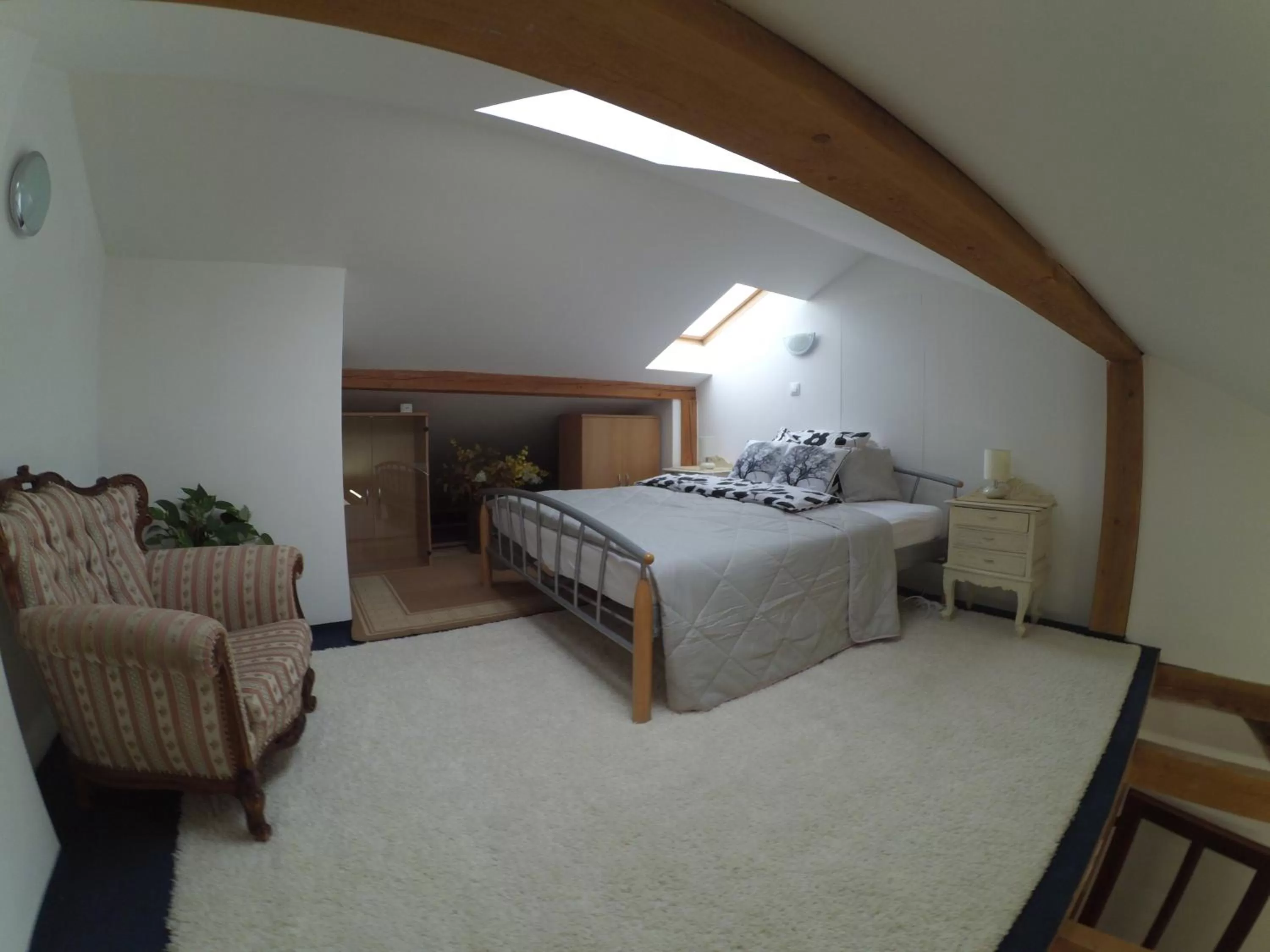 Photo of the whole room, Bed in Hotel Atrium