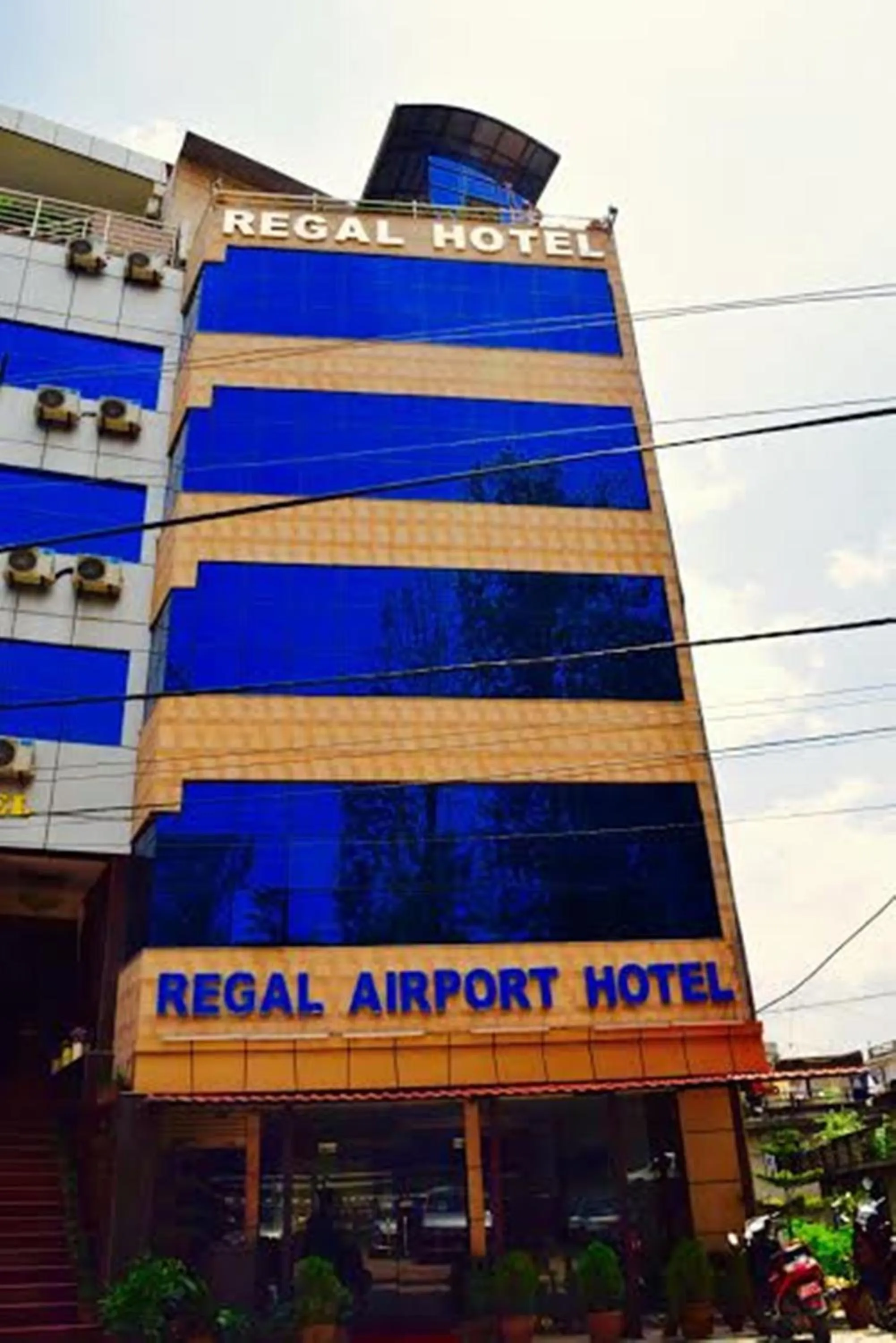 Facade/entrance in Hotel Regal Airport