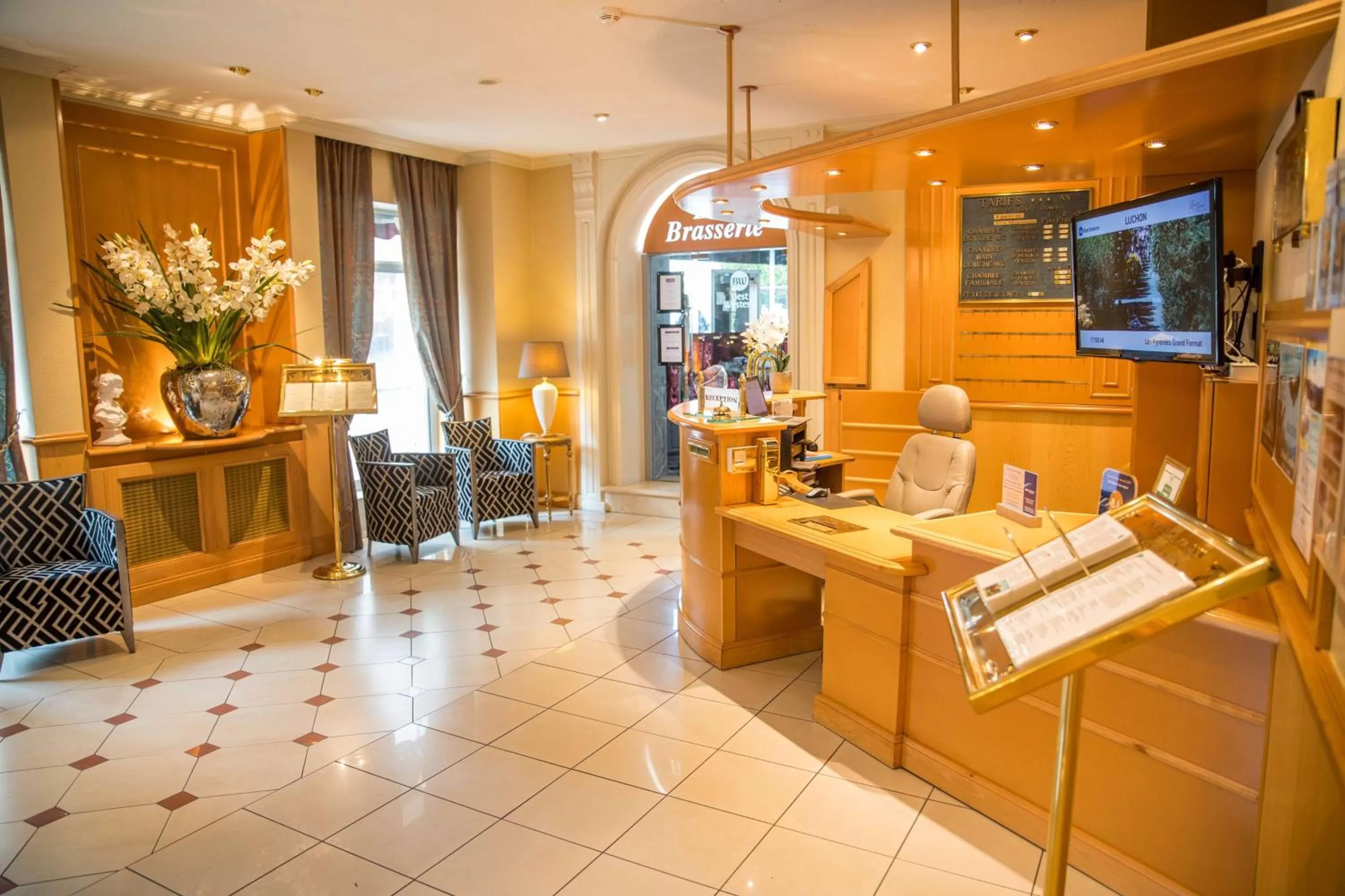 Lobby or reception in Best Western Beauséjour