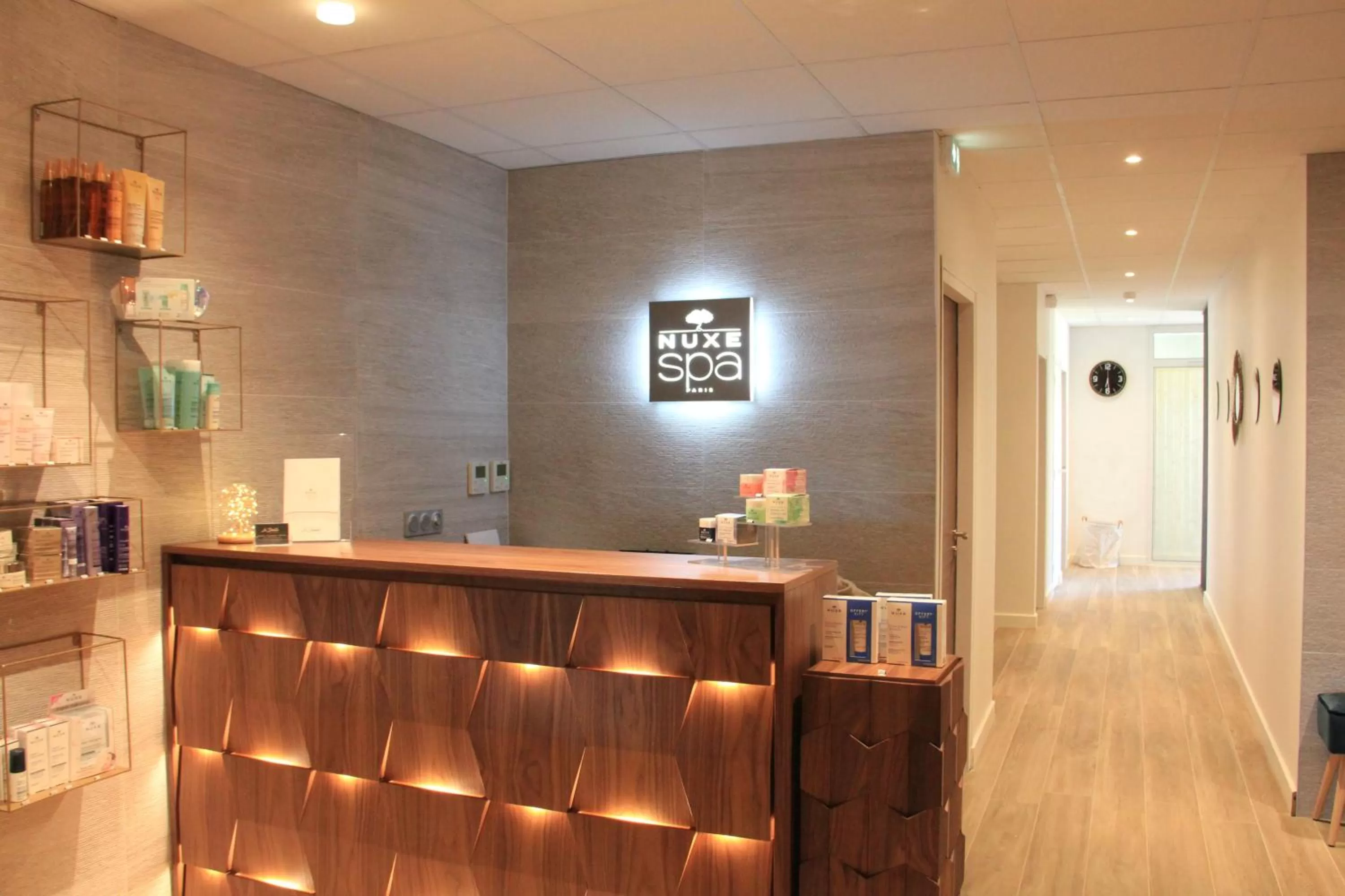 Lobby or reception in Le Diana Hôtel & Spa