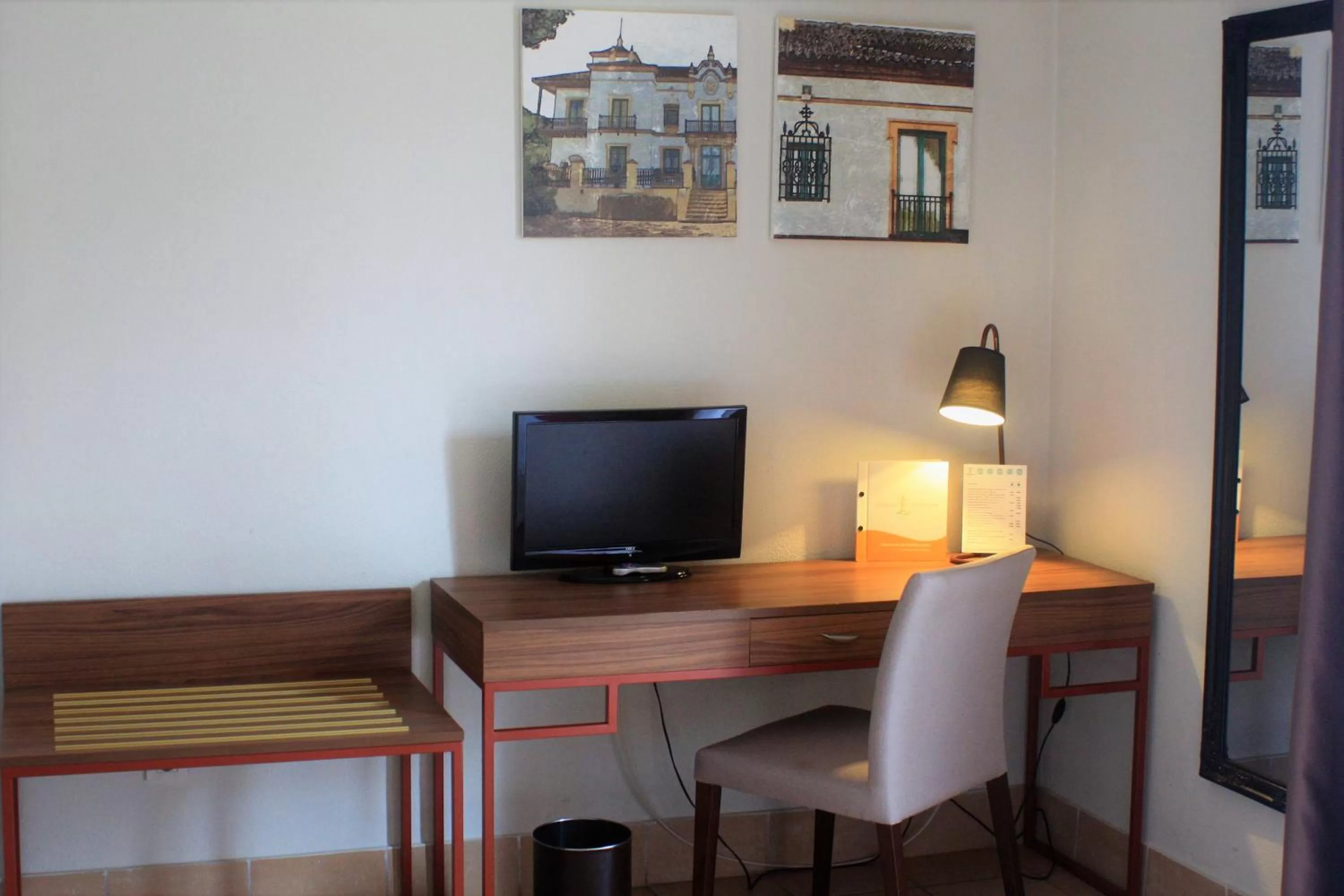 TV and multimedia in Hotel Oromana