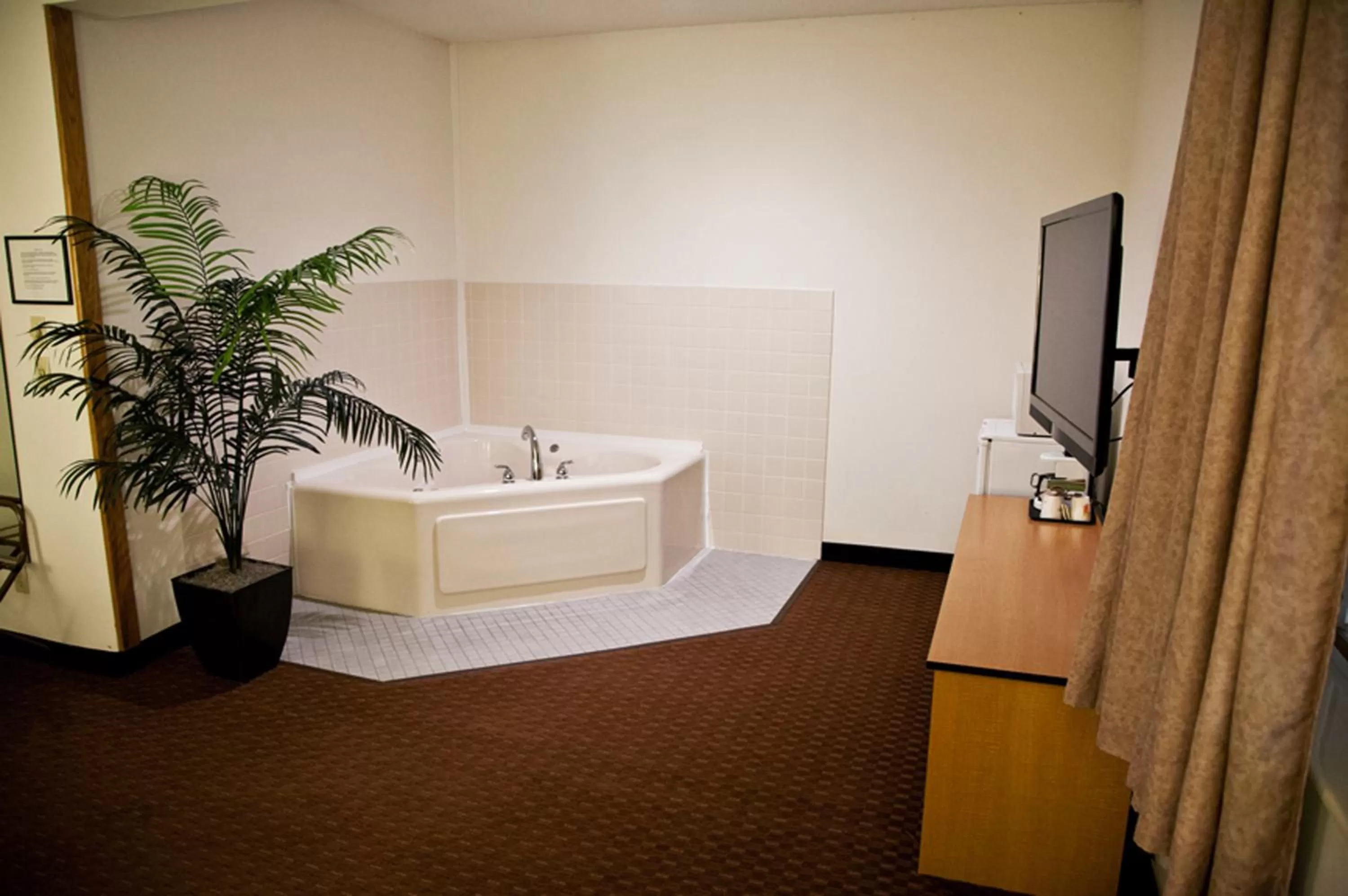 Hot Tub in Americas Best Value Inn & Suites Atlantic