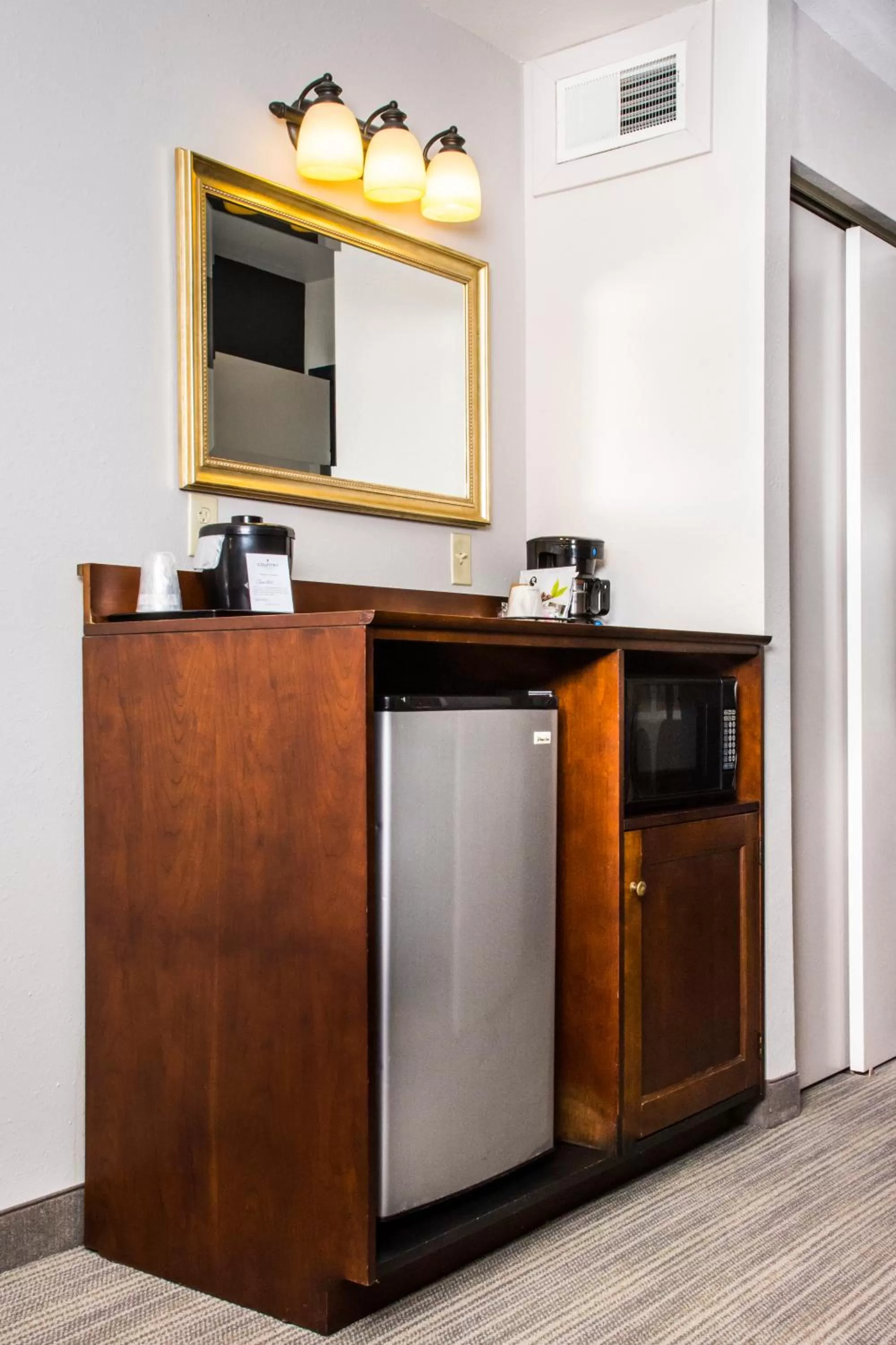 minibar in Country Inn & Suites by Radisson, Winchester, VA