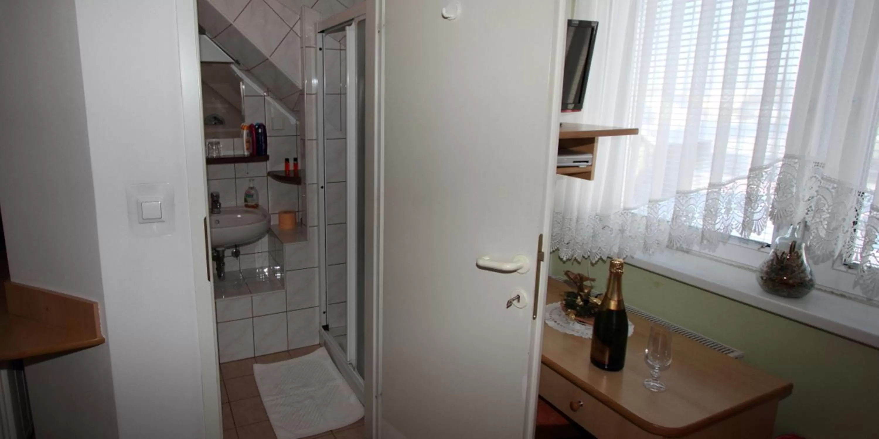 Bathroom in Rooms & Apartments Jana