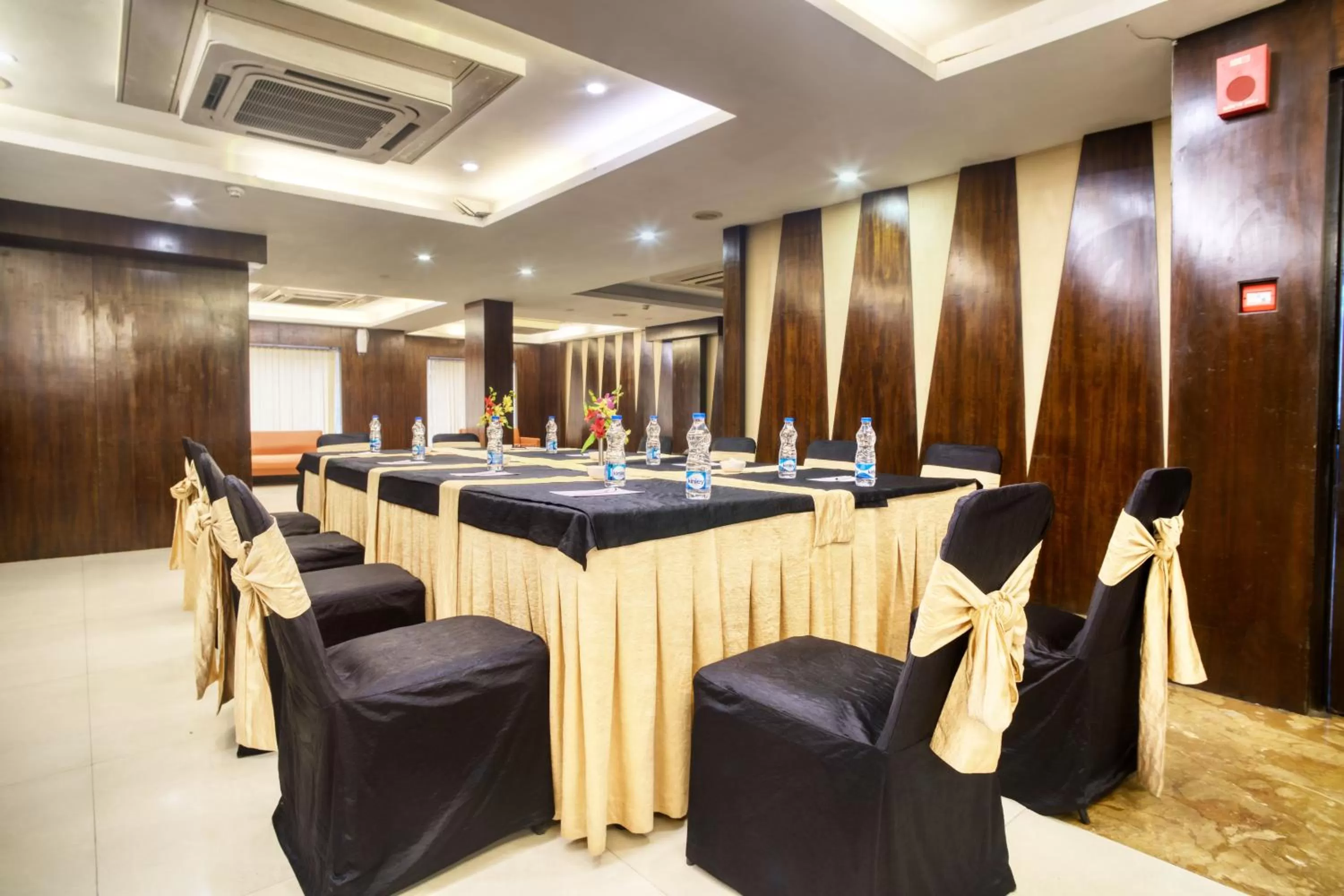Business facilities in Roland Hotel