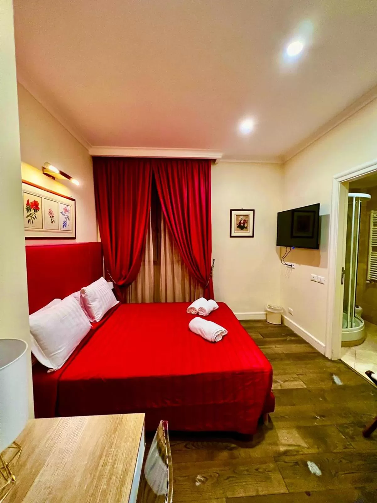 Bed in Quirinale luxury suite Roma