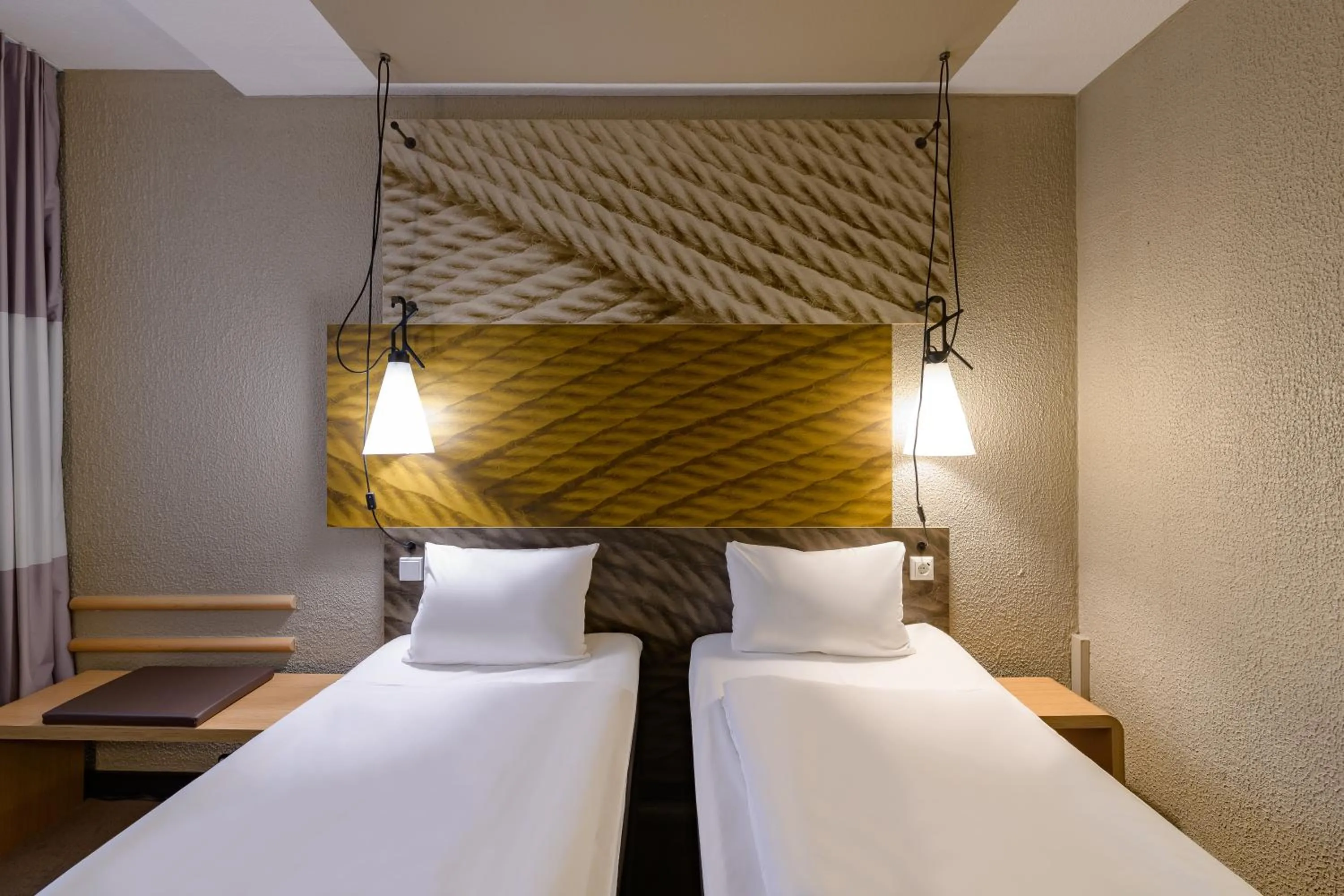 Bed in Ibis Hotel Köln Am Dom