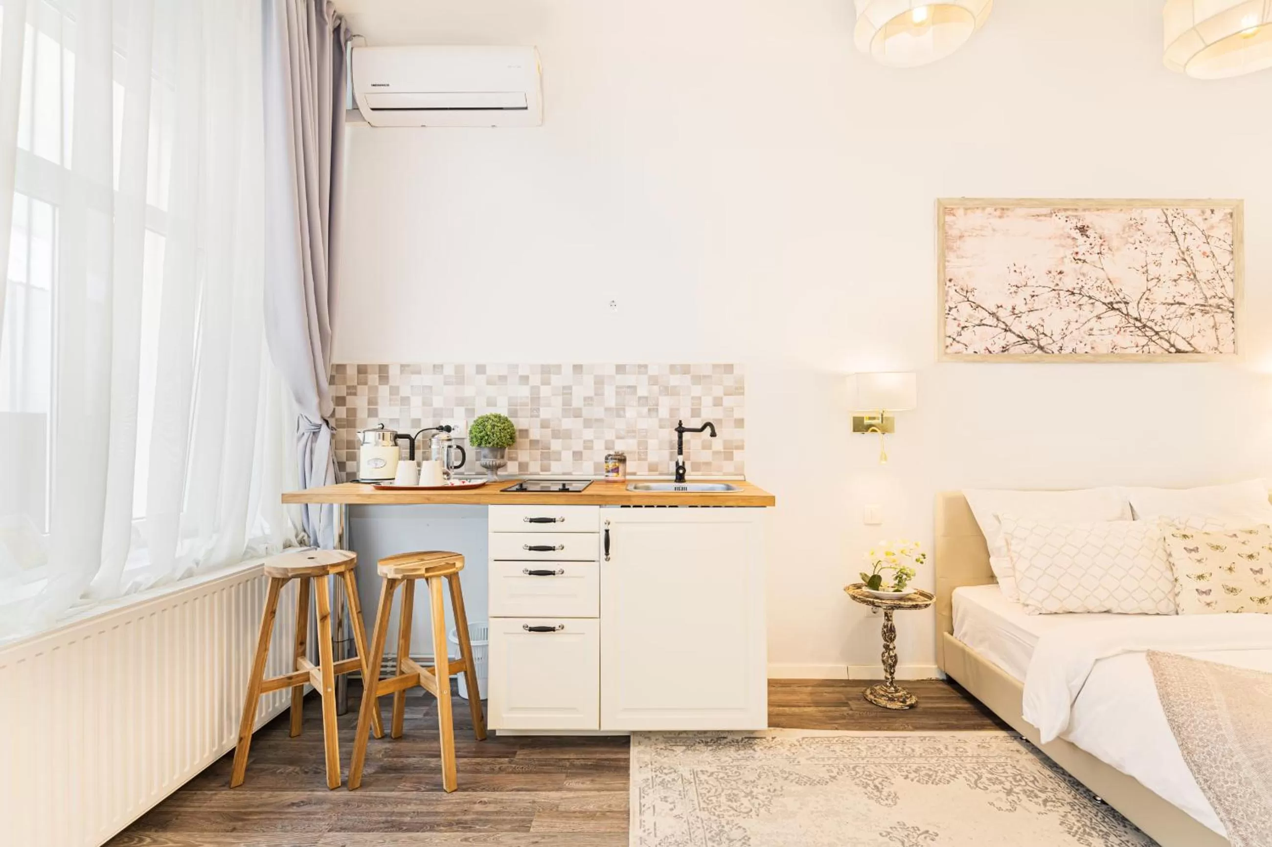 Bed in ALBERT RESIDENCE Brasov with complimentary parking and 10 percent Food and Drinks