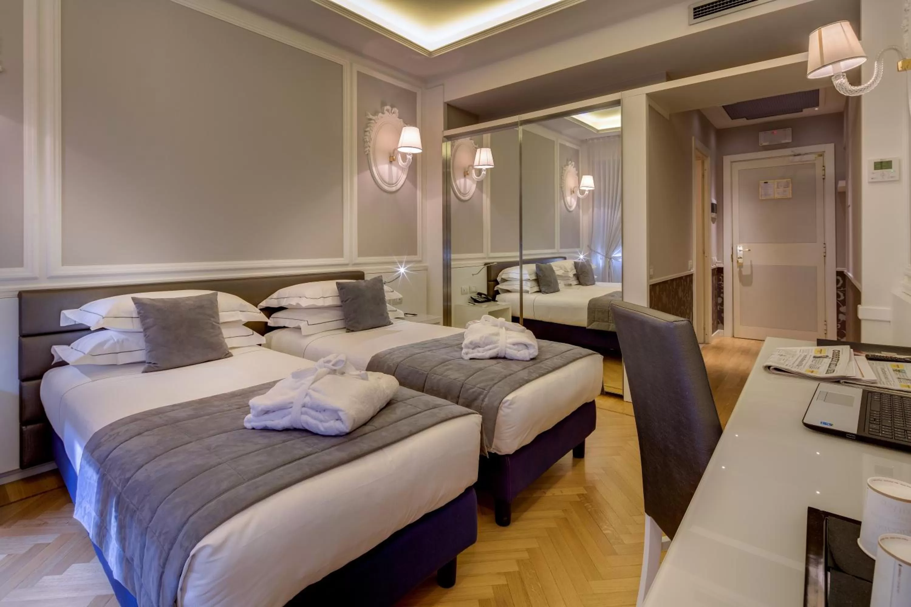 Photo of the whole room, Bed in Grande Albergo Roma