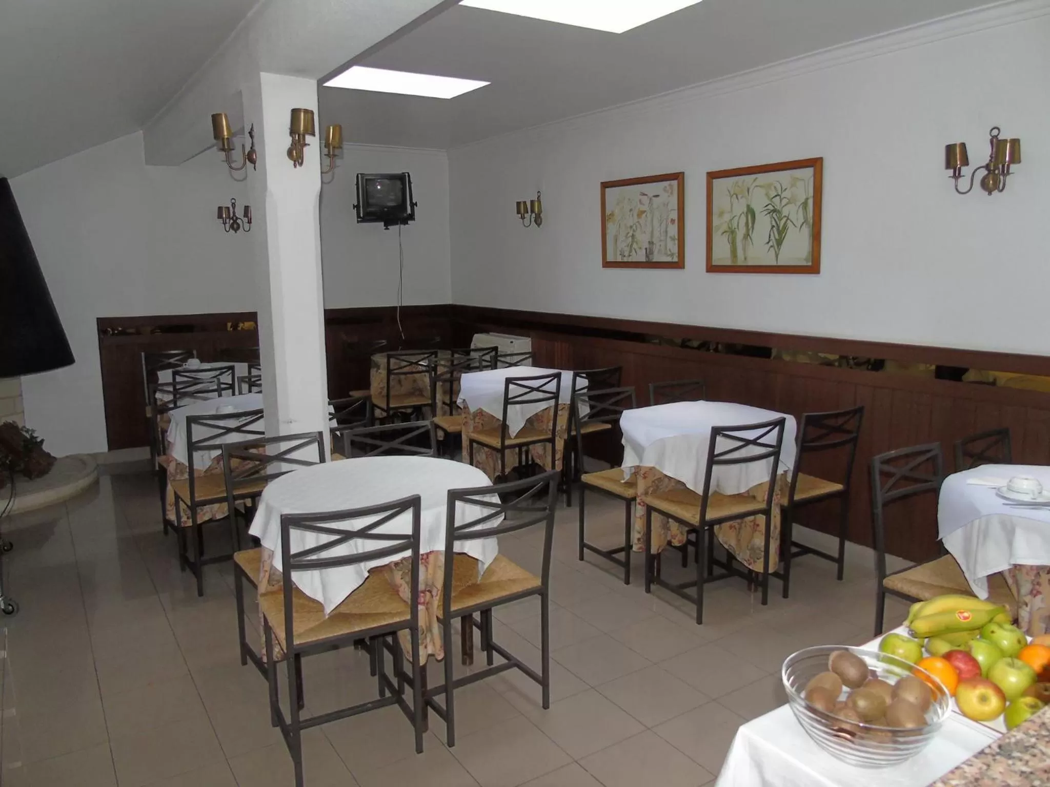 Restaurant/places to eat in Hotel Cavaleiros De Cristo