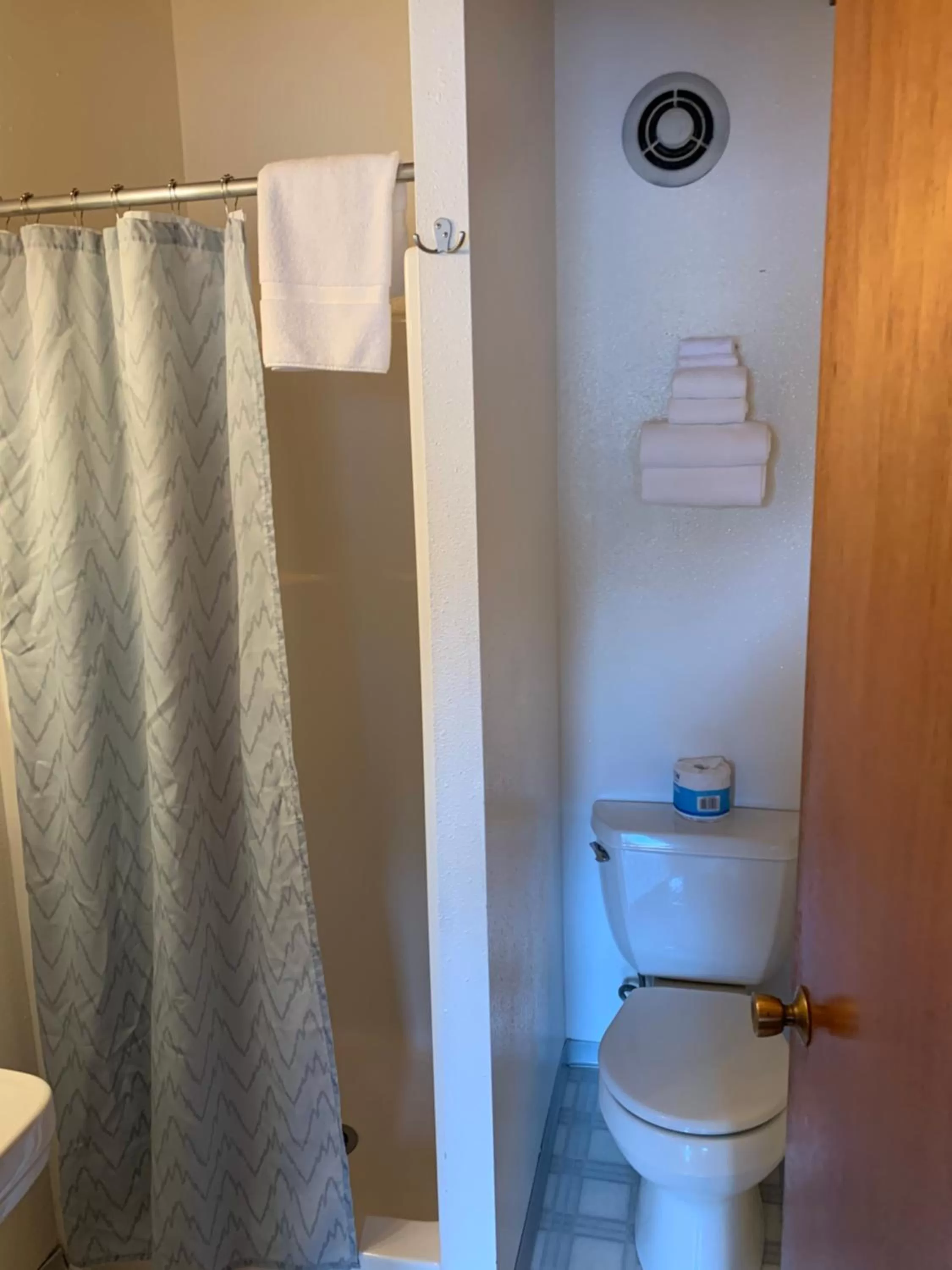 Curley's Resort & Dive Center