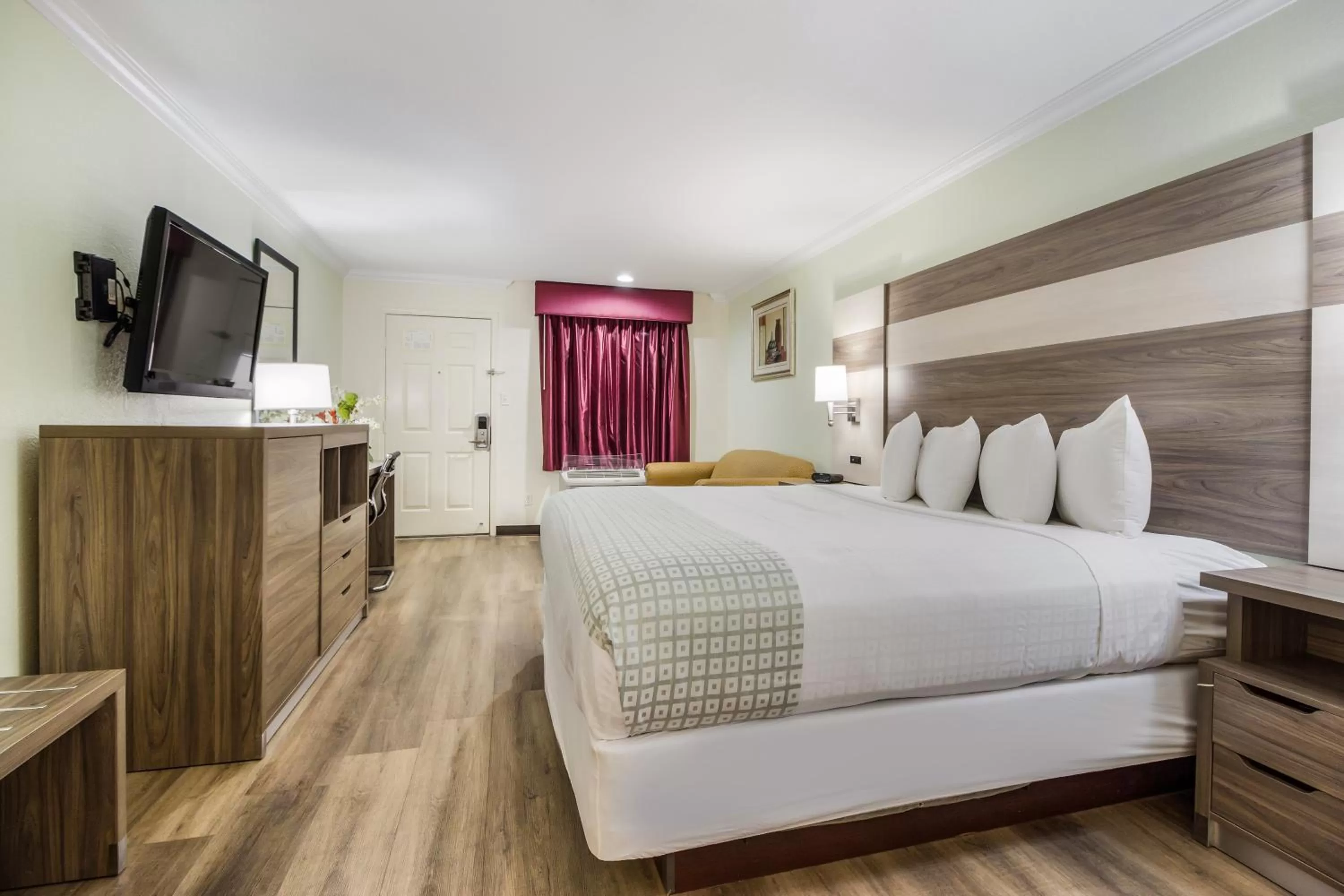 Bed in Americas Best Value Inn Columbus