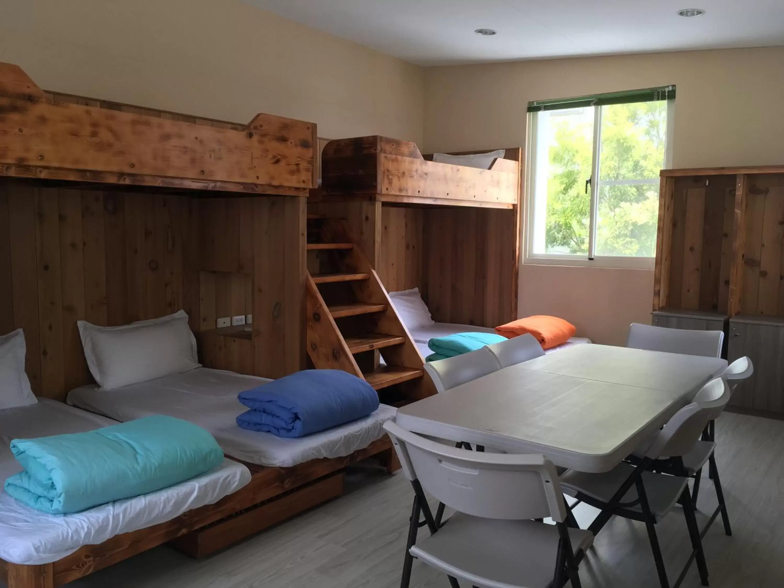 Family Room with Shared Bathroom in REST Book & Bed Family Room with Shared Bathroom in REST Book & Bed