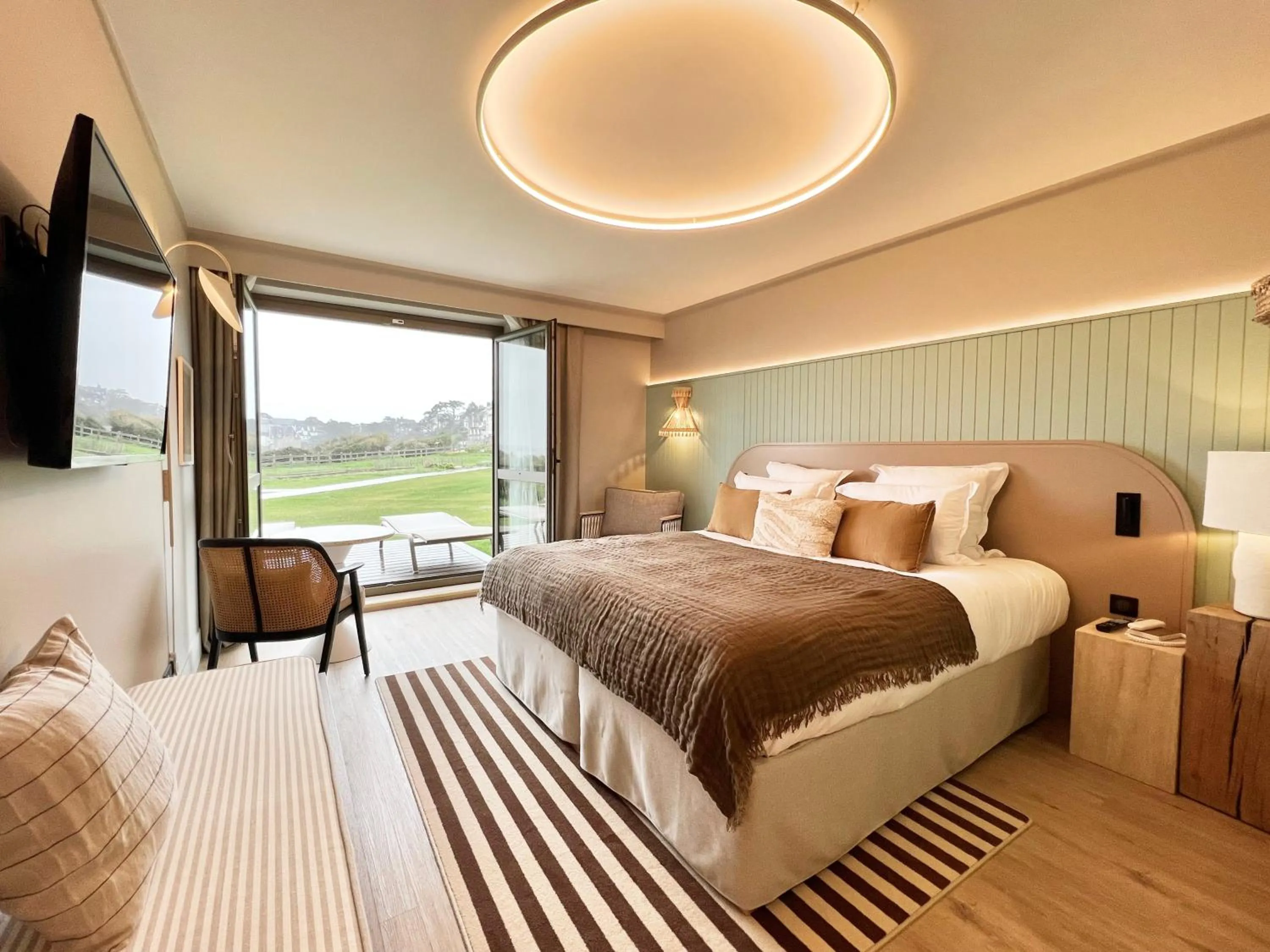 Bed in Emeria Dinard Thalasso Spa