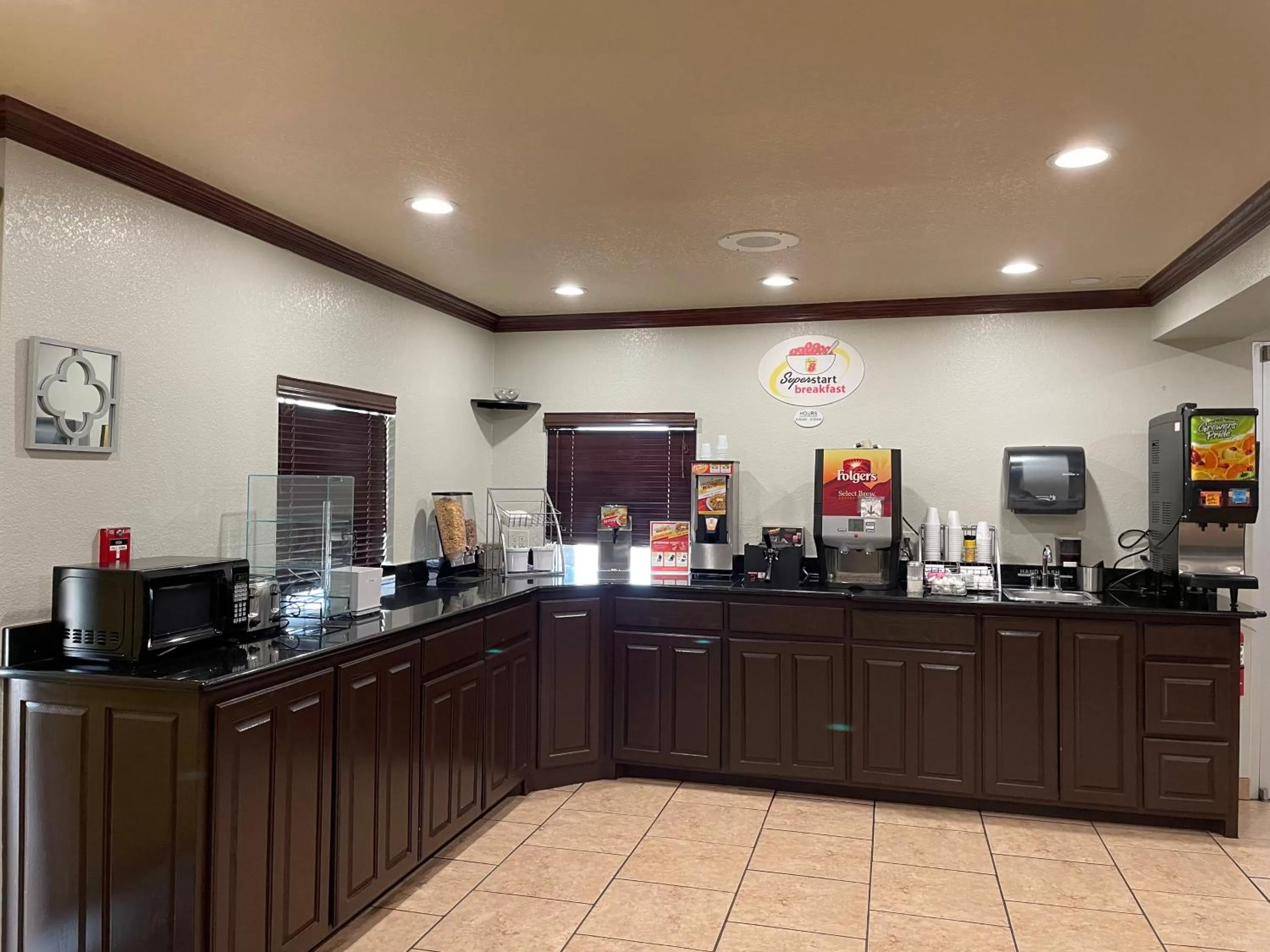 Coffee/tea facilities in Super 8 by Wyndham Amarillo Central TX