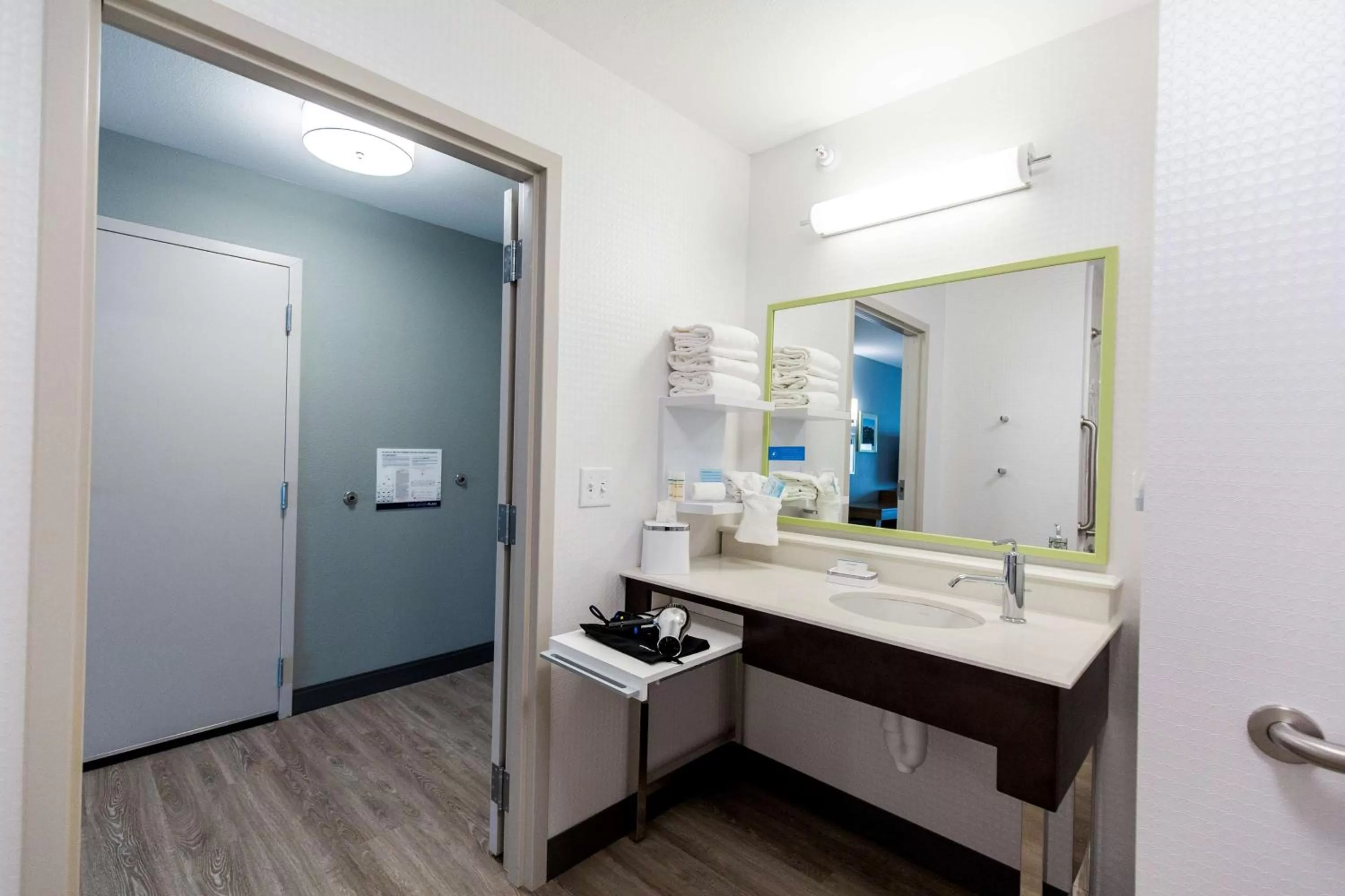 Photo of the whole room in Hampton Inn Bismarck