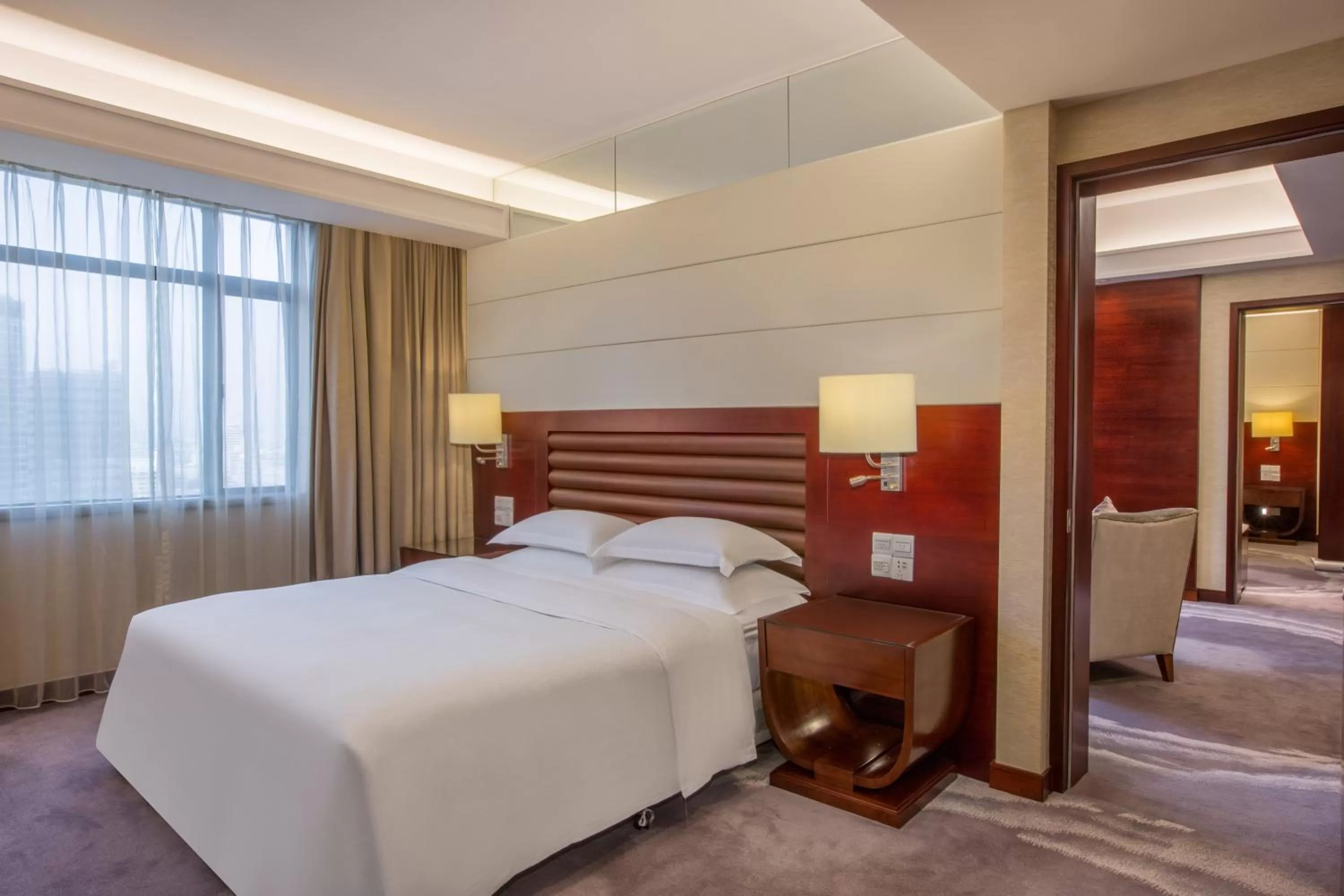 Photo of the whole room, Bed in Crowne Plaza Foshan by IHG