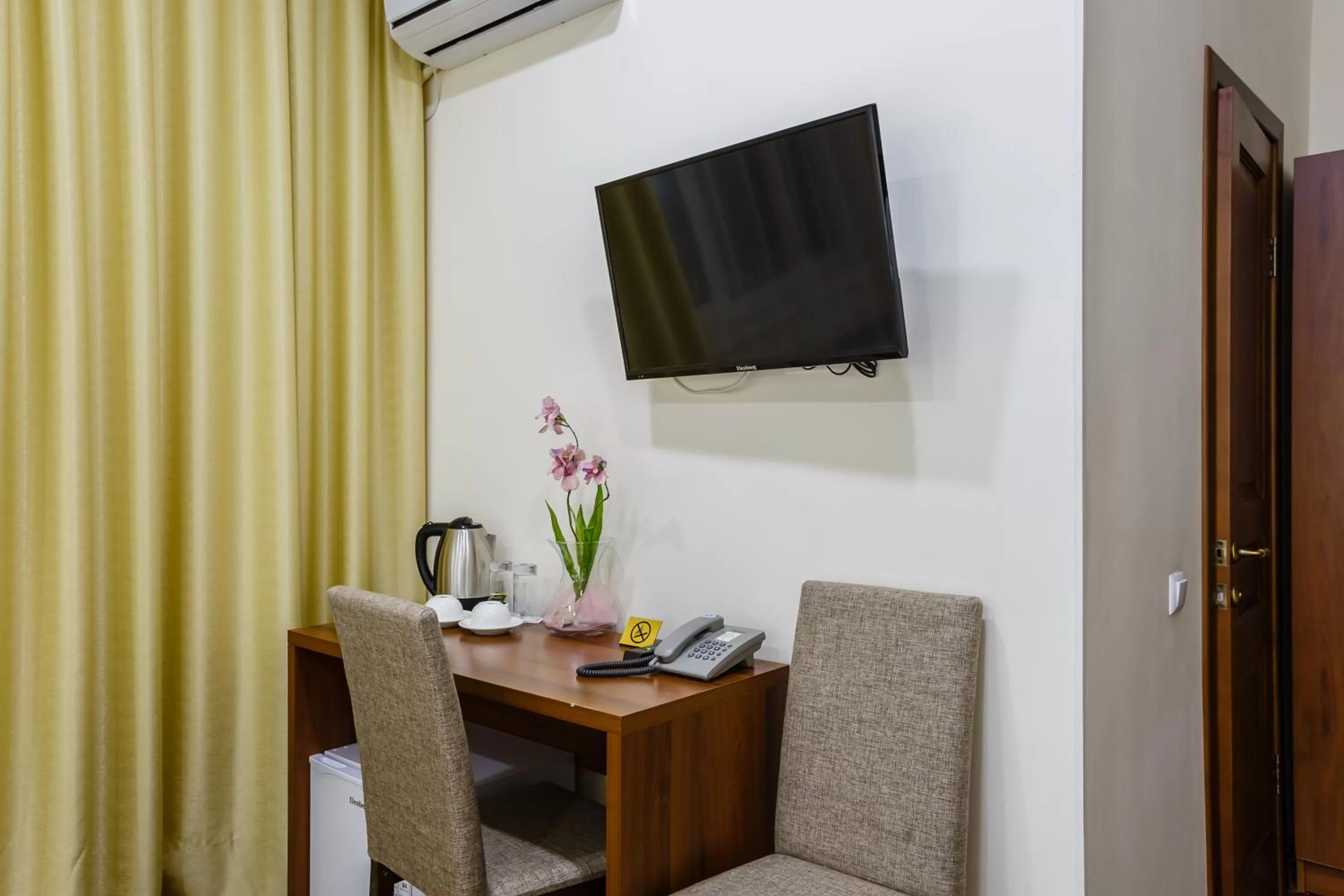 TV and multimedia in Brown Hotel