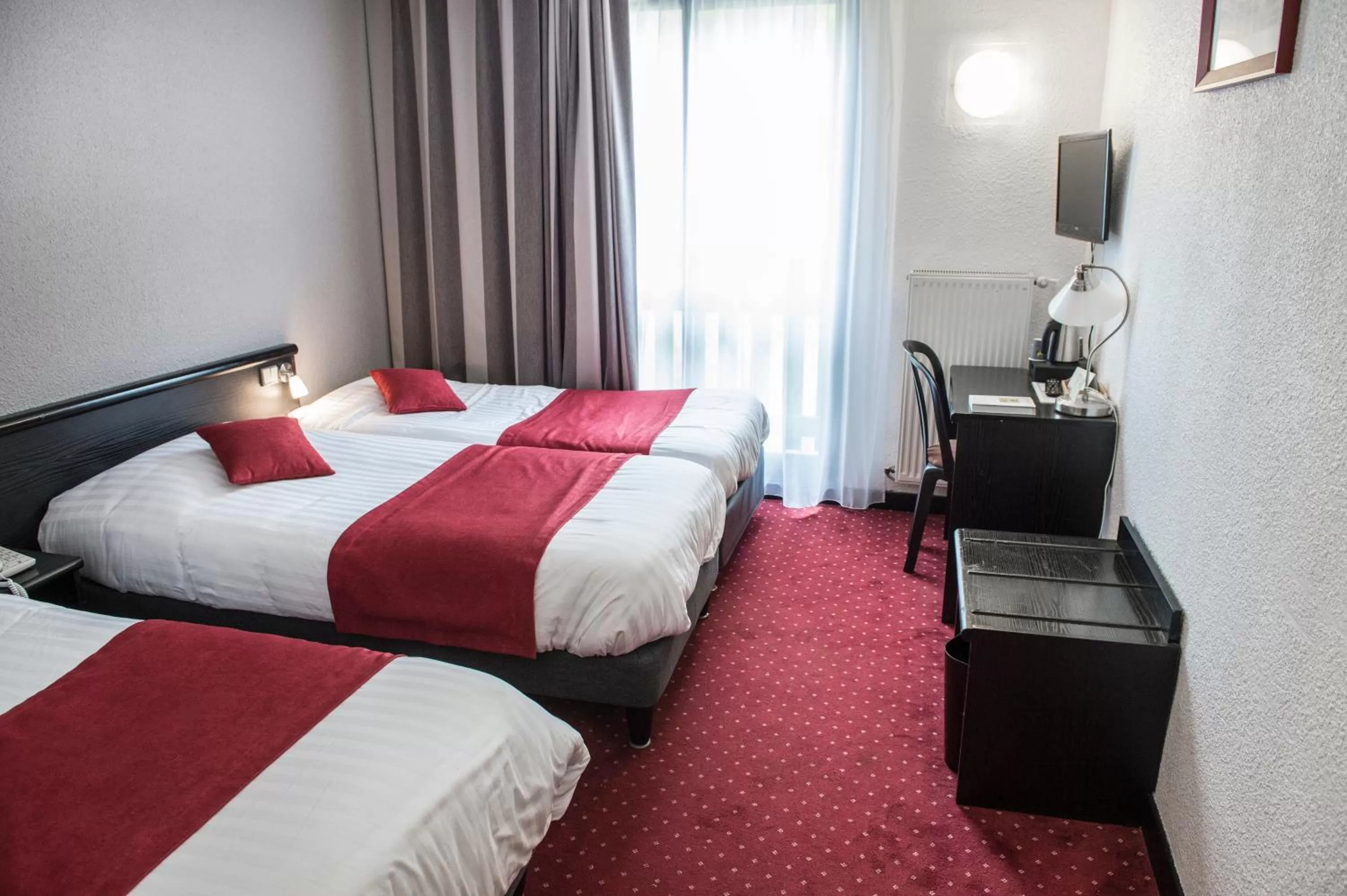 Photo of the whole room, Bed in Logis Murtel