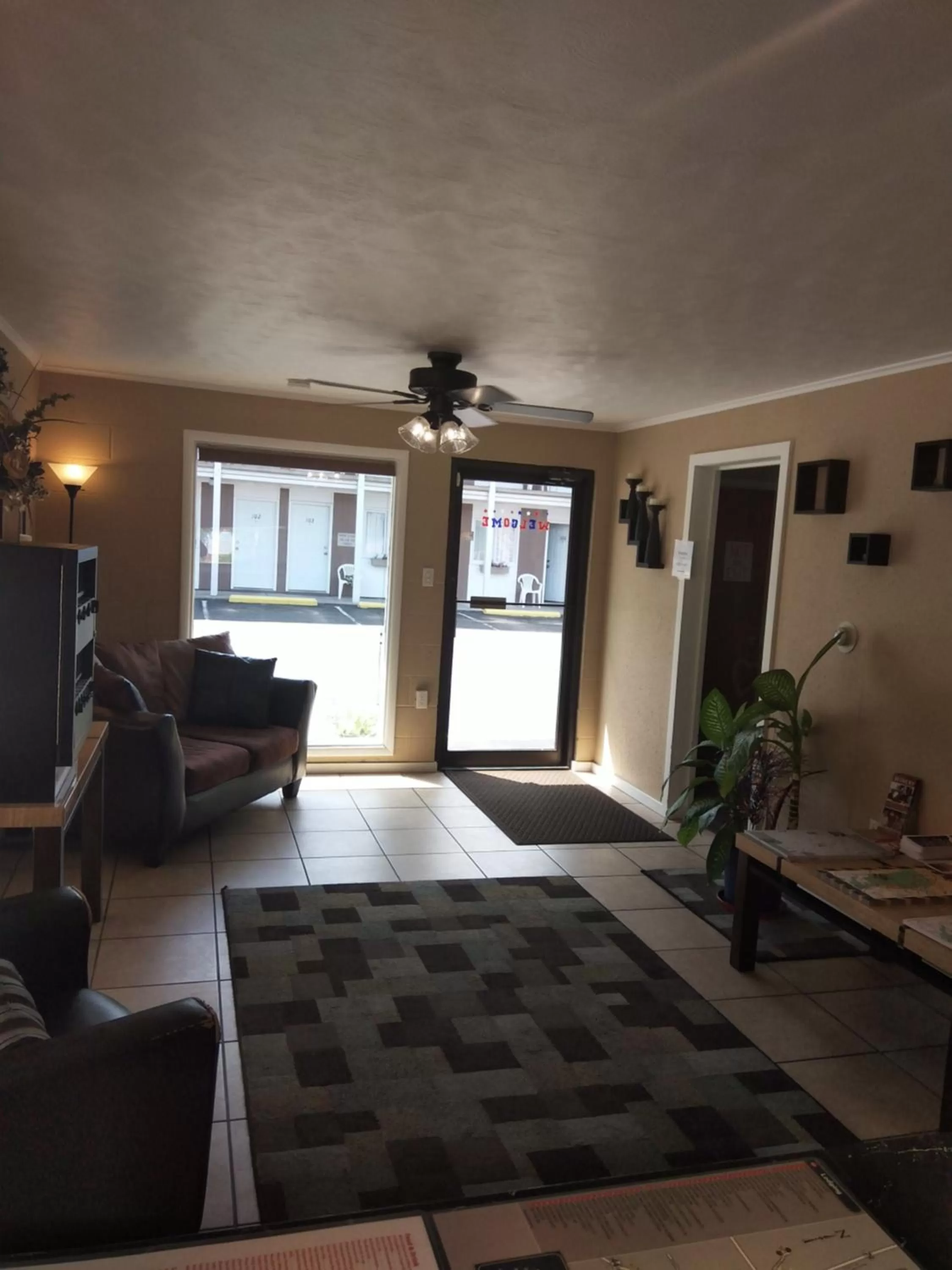 Lobby or reception, Bed in Town House Motel