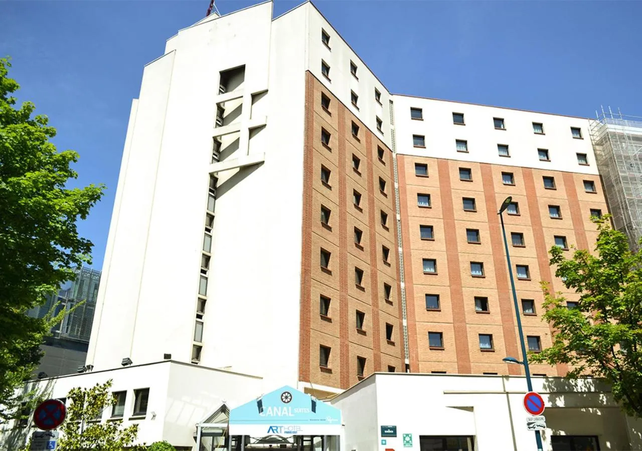 Property building in Art Hotel Paris Est