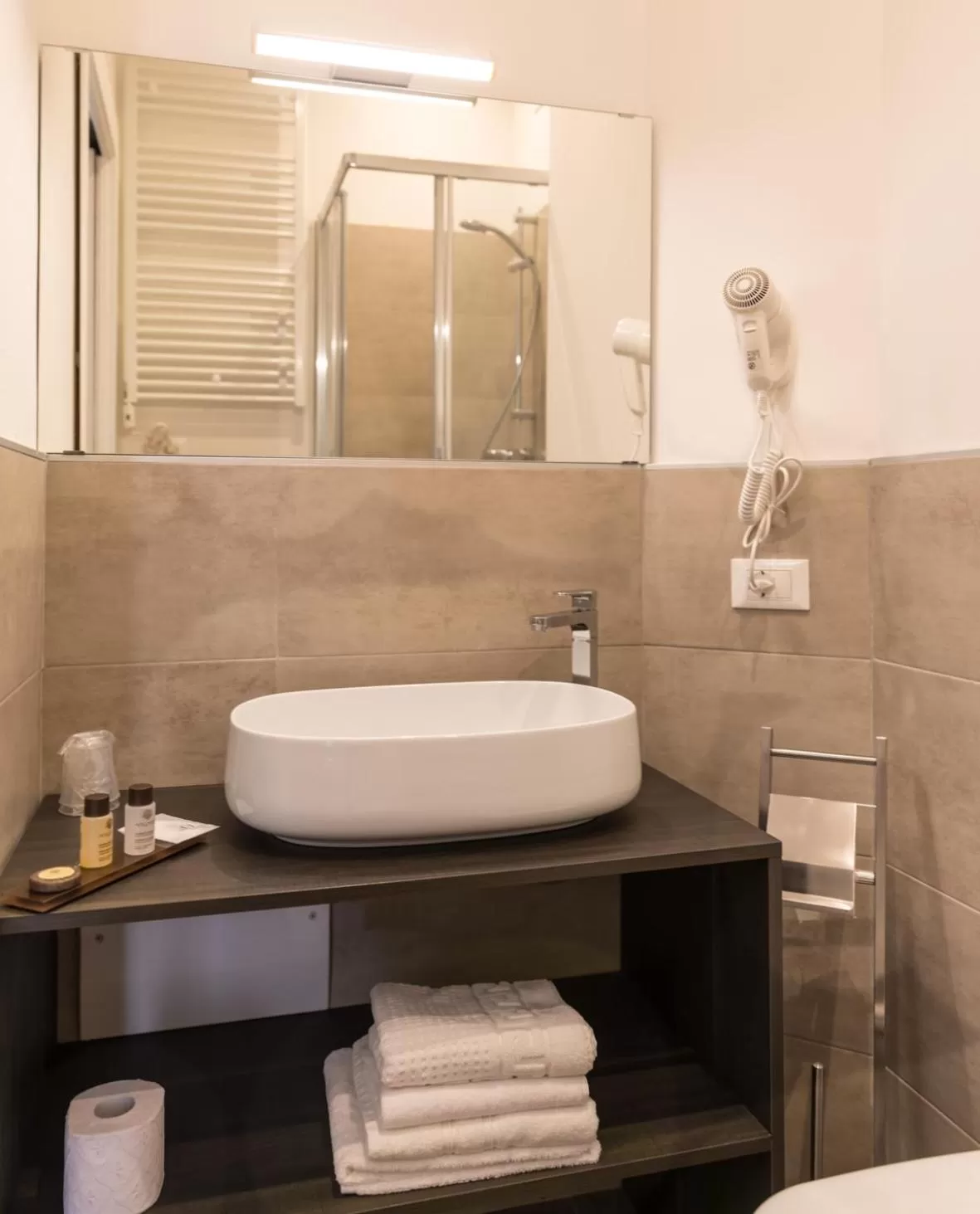 Shower in B&B Fablas