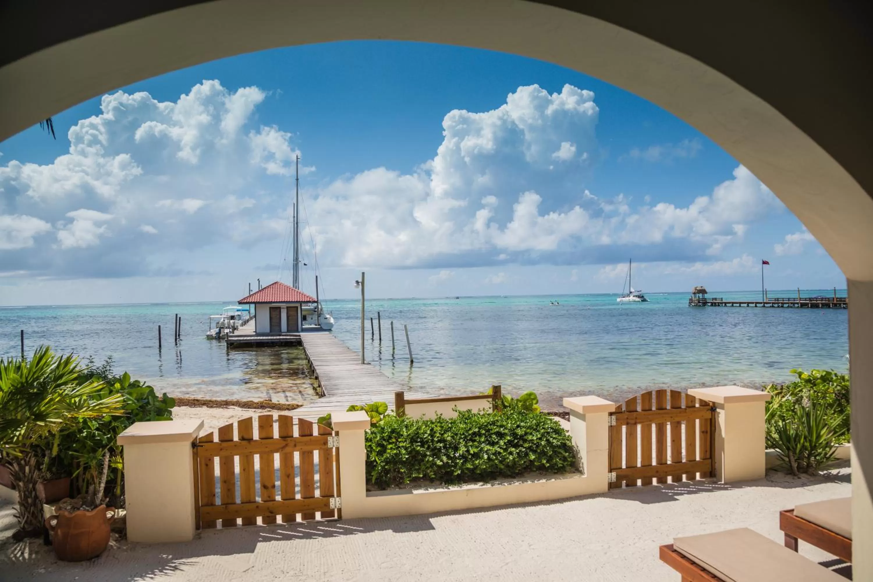 Facade/entrance in The Palms Oceanfront Suites