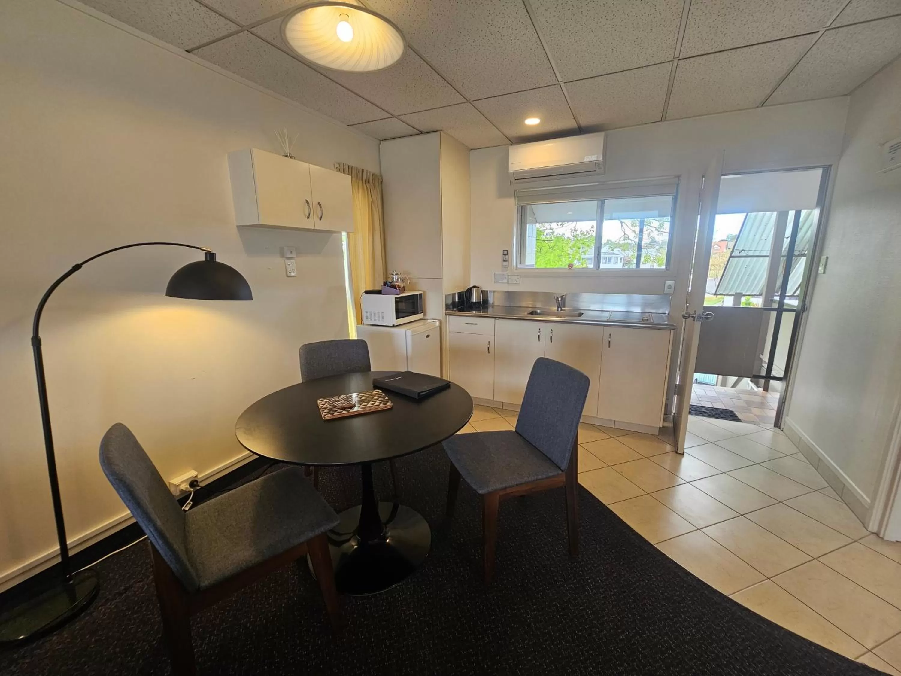 kitchen in Tui Oaks Motel