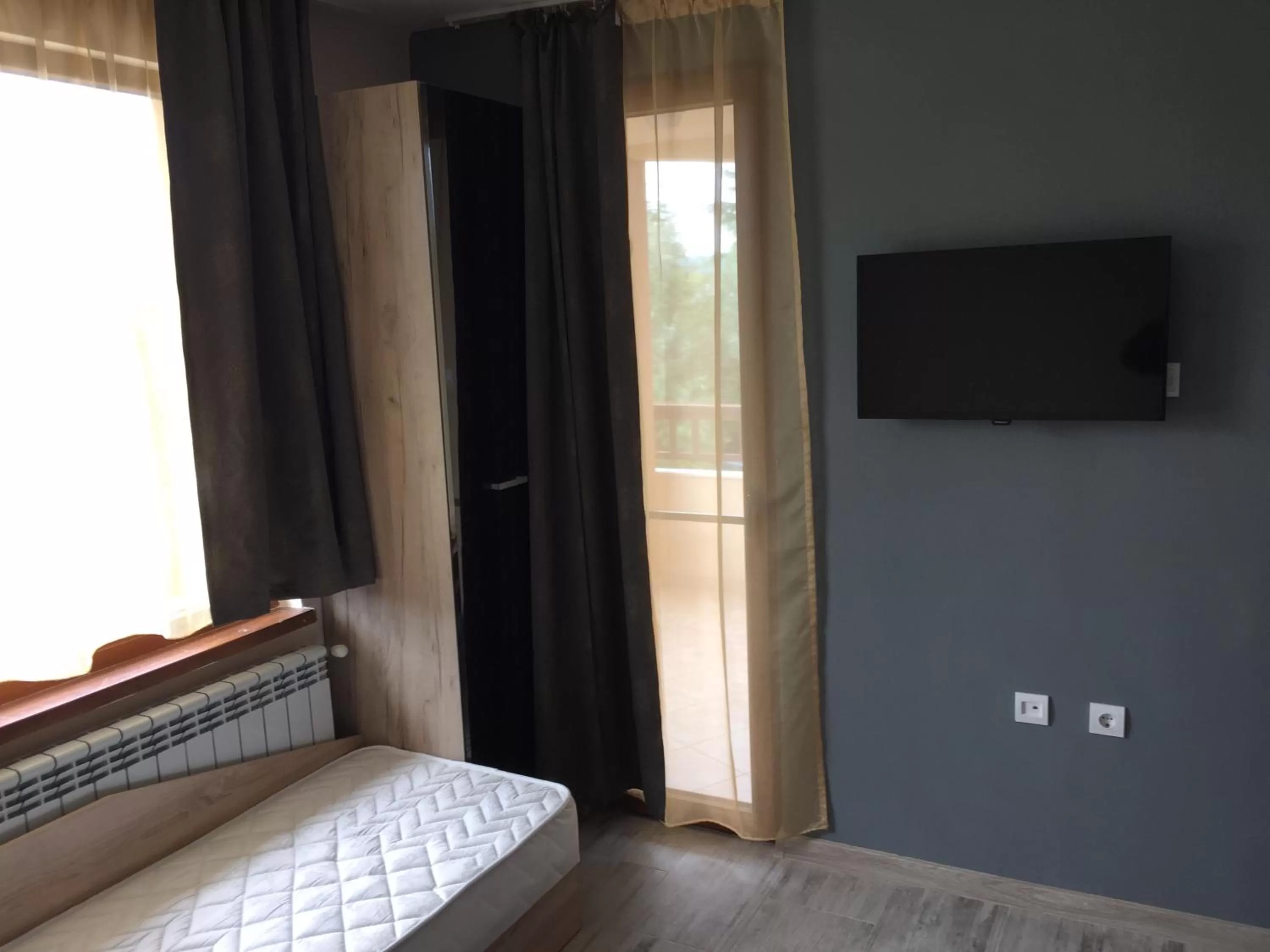 TV/Entertainment Center in Family Hotel Malibu