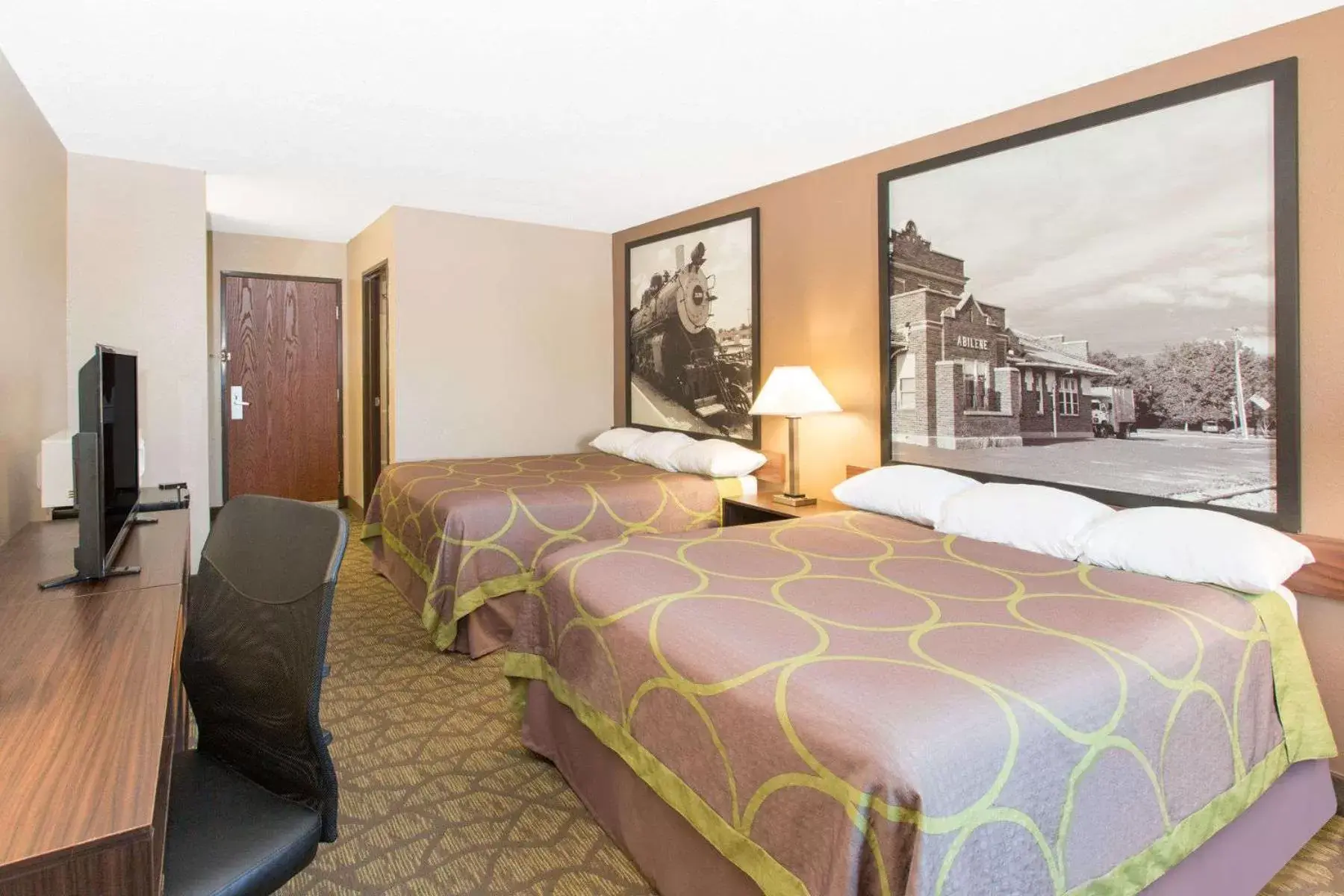 Queen Room with Two Queen Beds - Smoking in Super 8 by Wyndham Belleville Queen Room with Two Queen Beds - Smoking in Super 8 by Wyndham Belleville