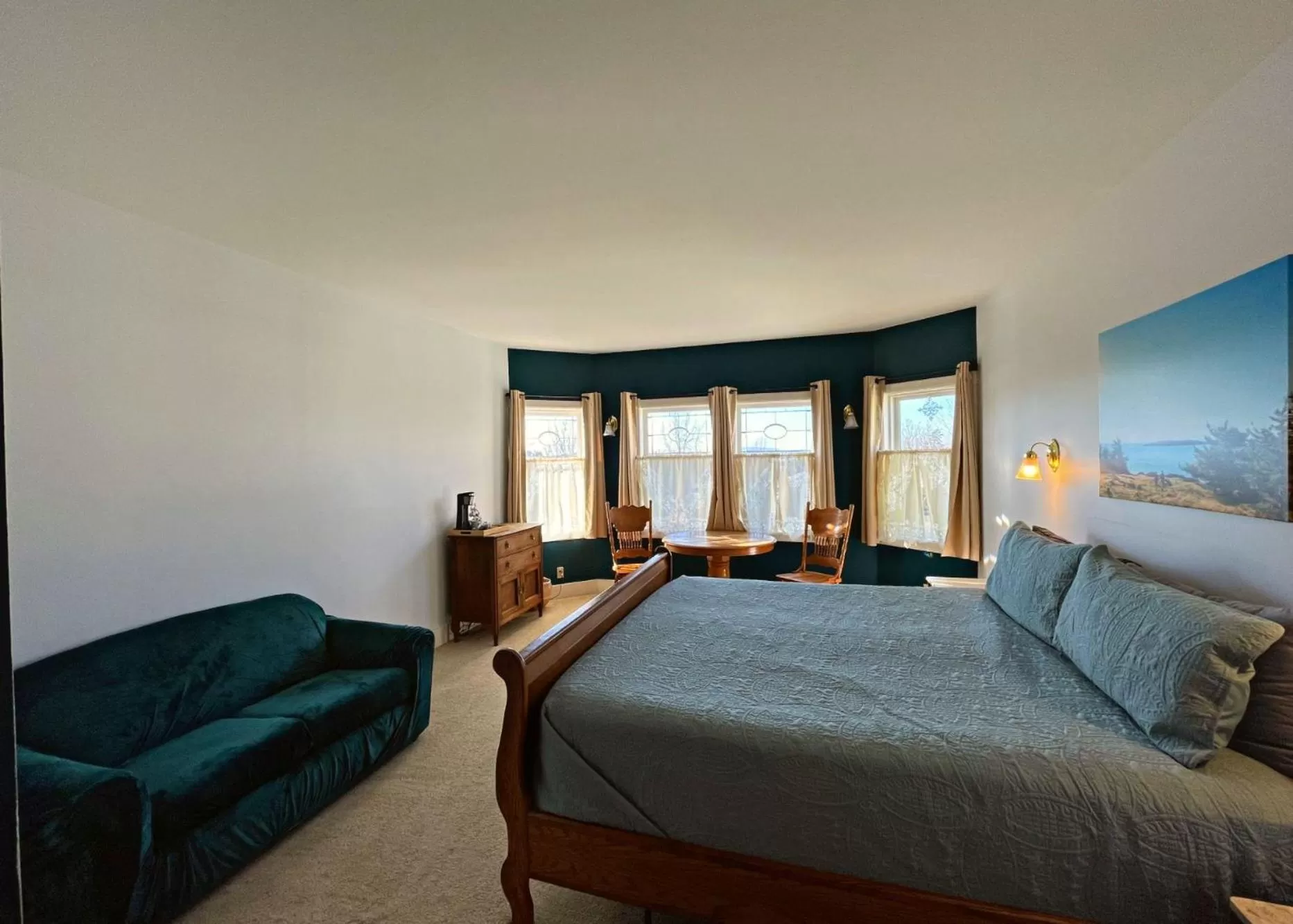 Bed in The Edenwild Boutique Inn