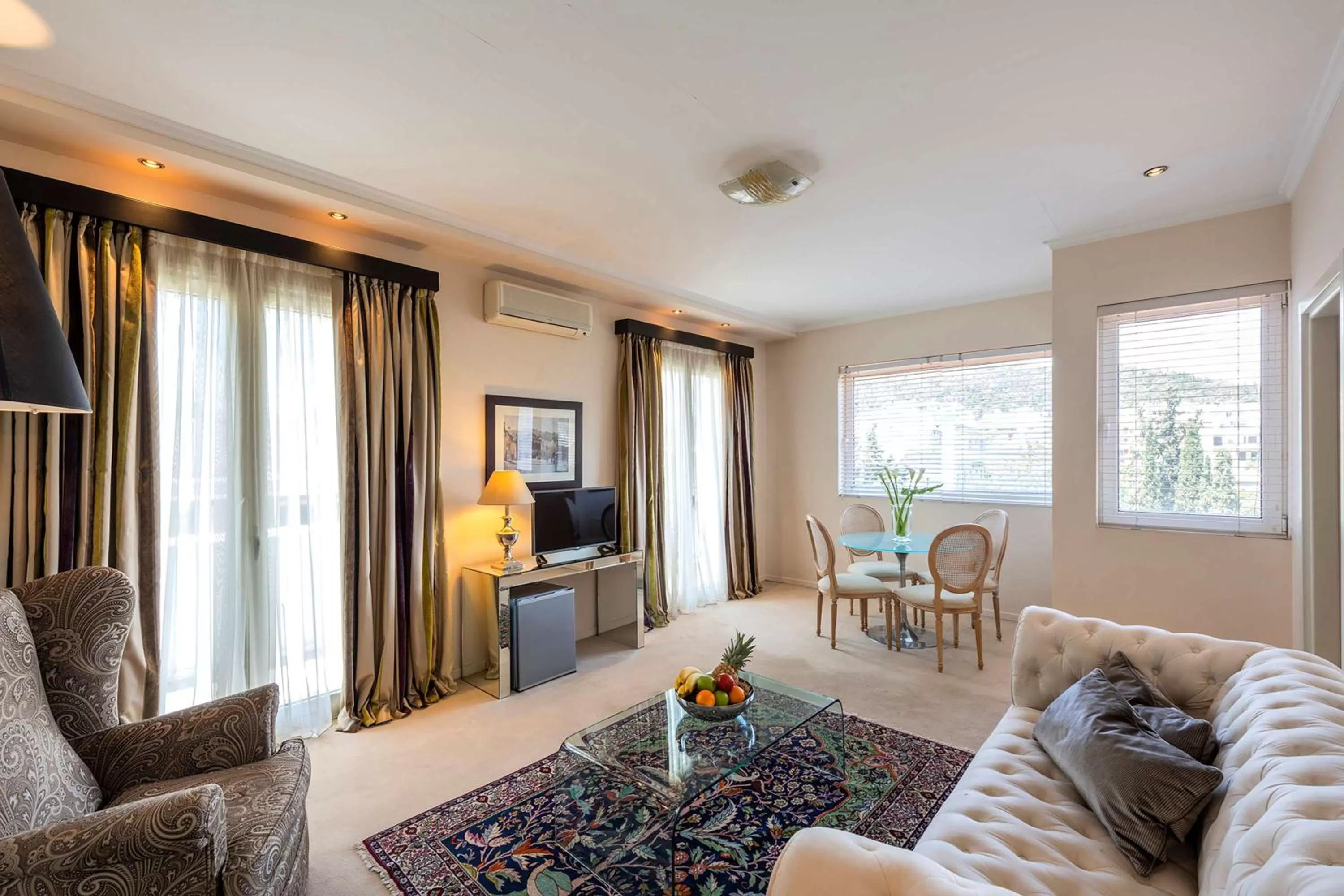 Photo of the whole room in Best Western Plus Embassy Hotel