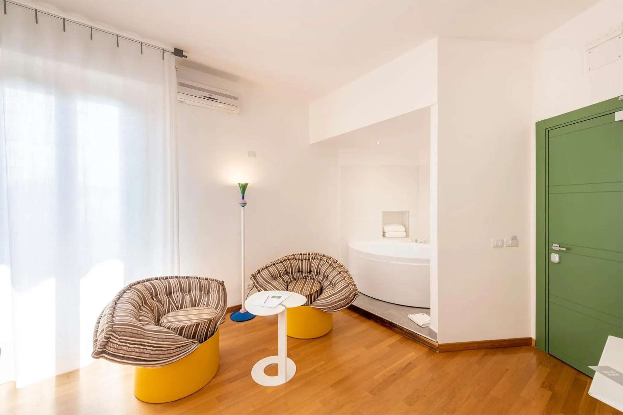 Living room, Bed in Hotel San Michele