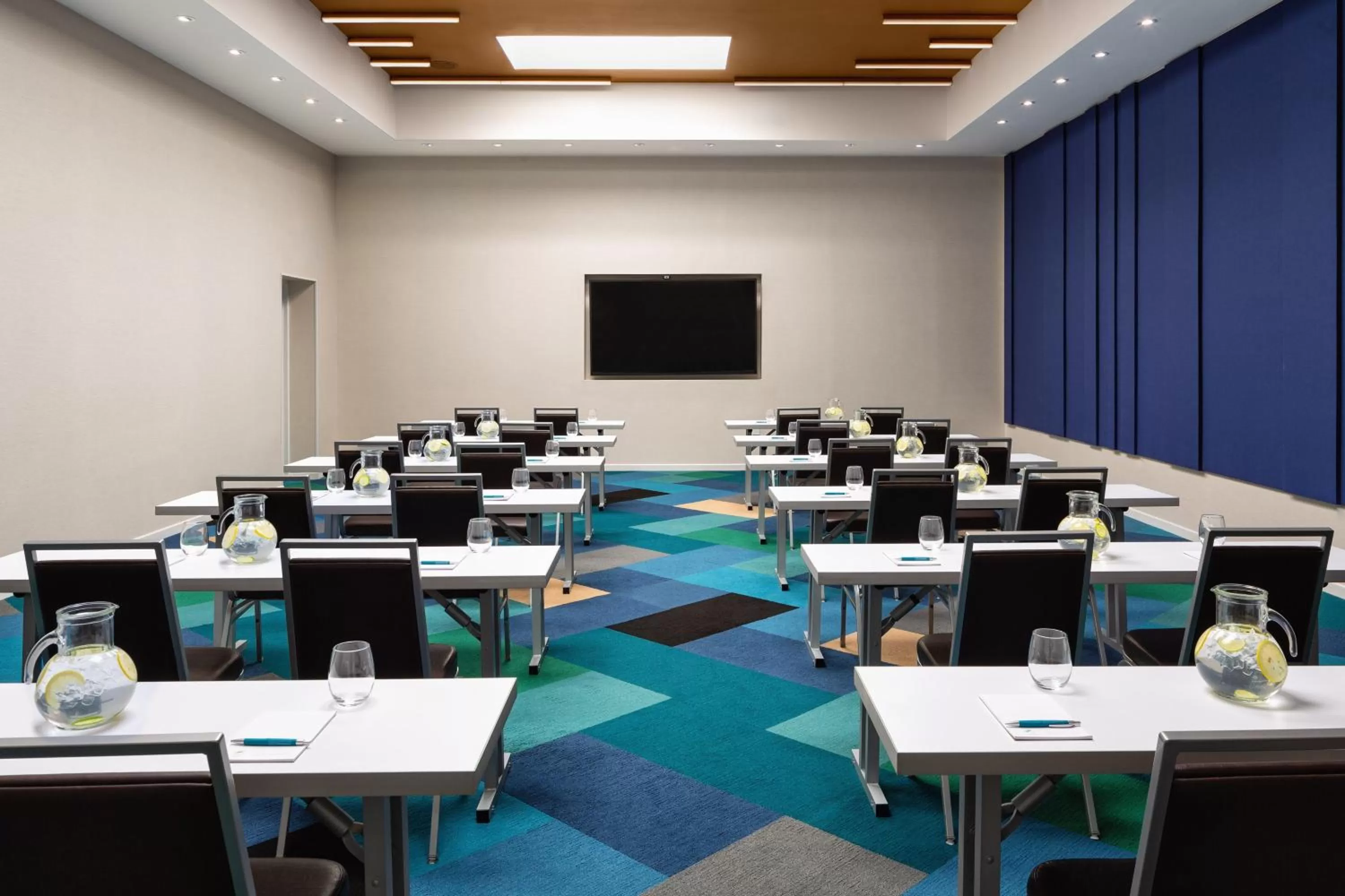 Meeting/conference room in Element Harrison-Newark