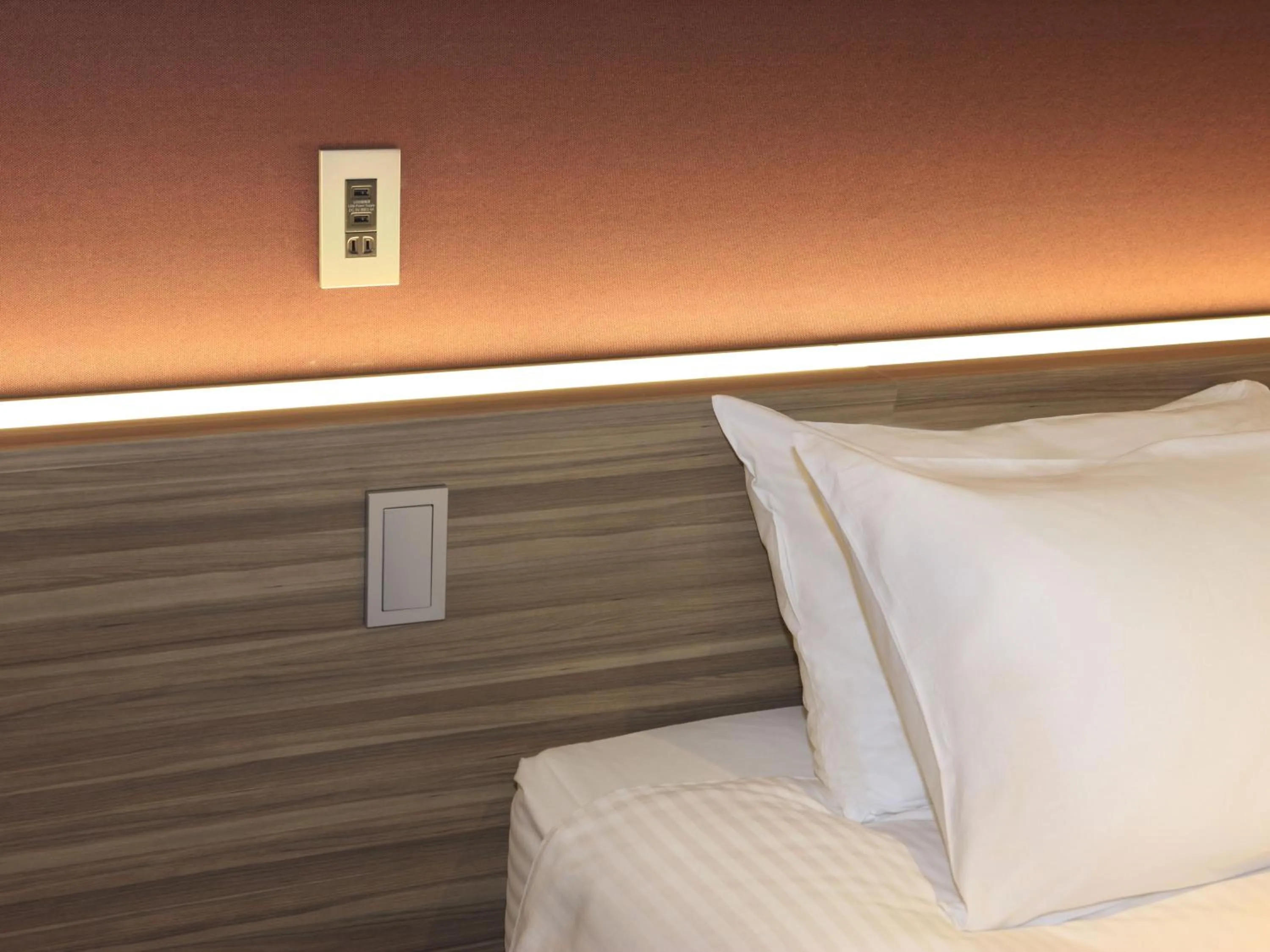 Photo of the whole room, Bed in El Inn Kyoto