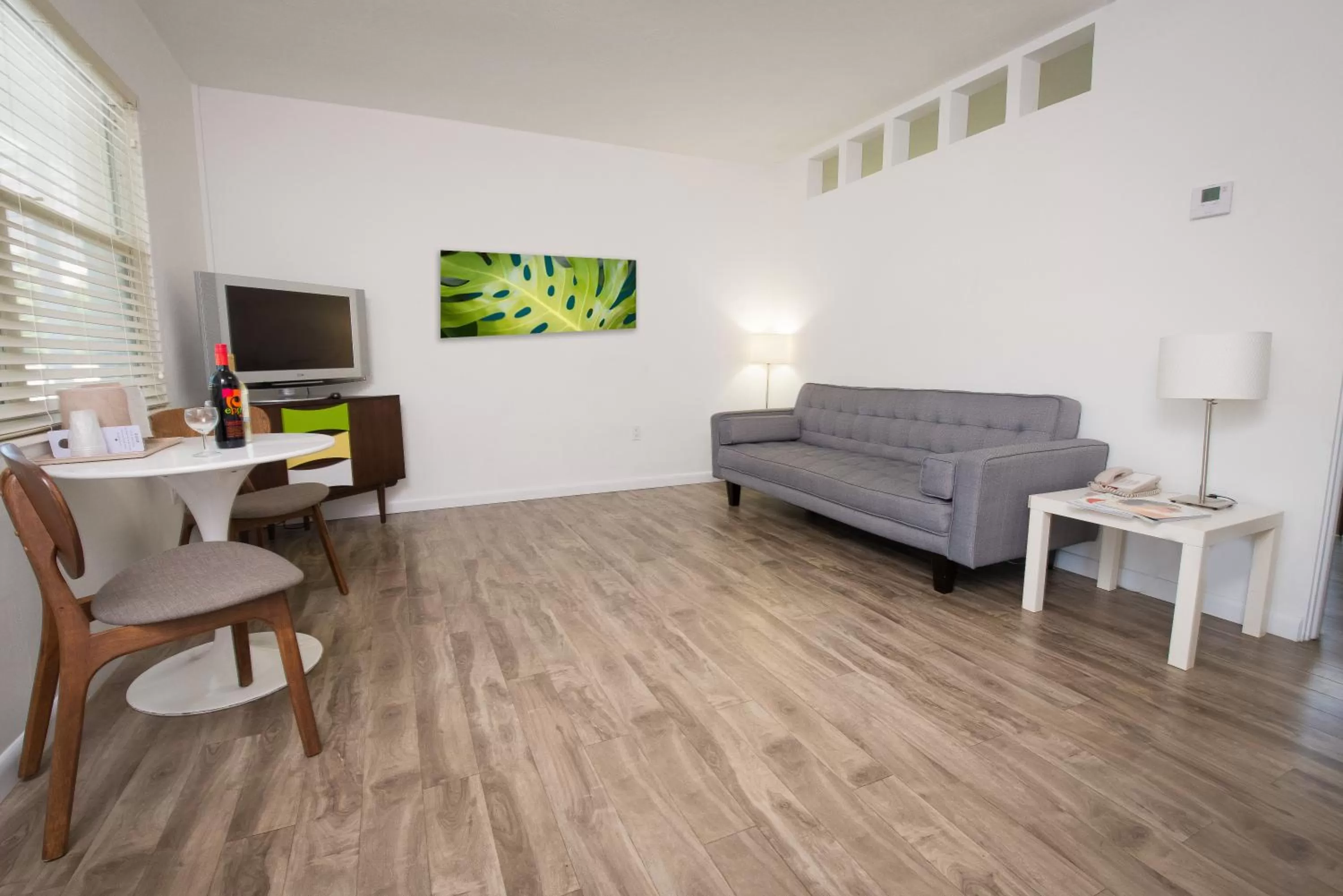 Living room in Regency Inn & Suites Sarasota