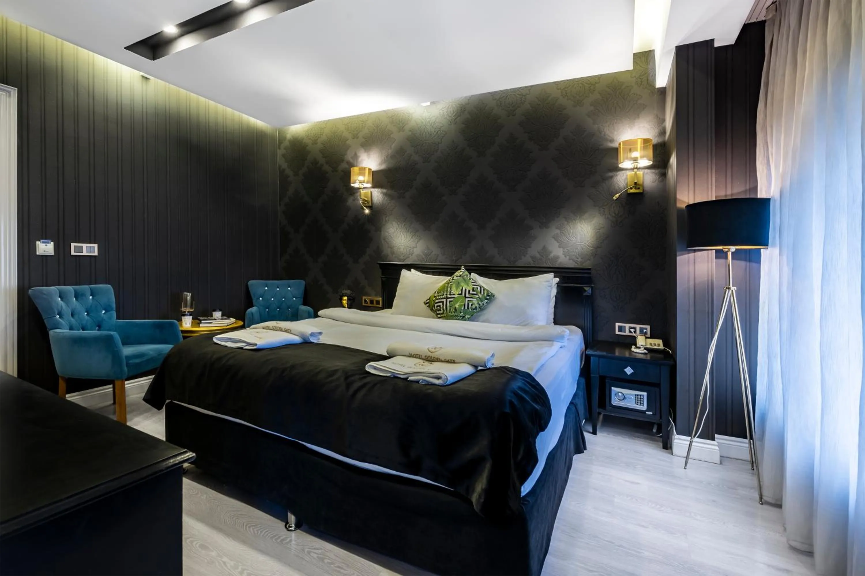 Bed in Golden Gate Hotel Topkapı