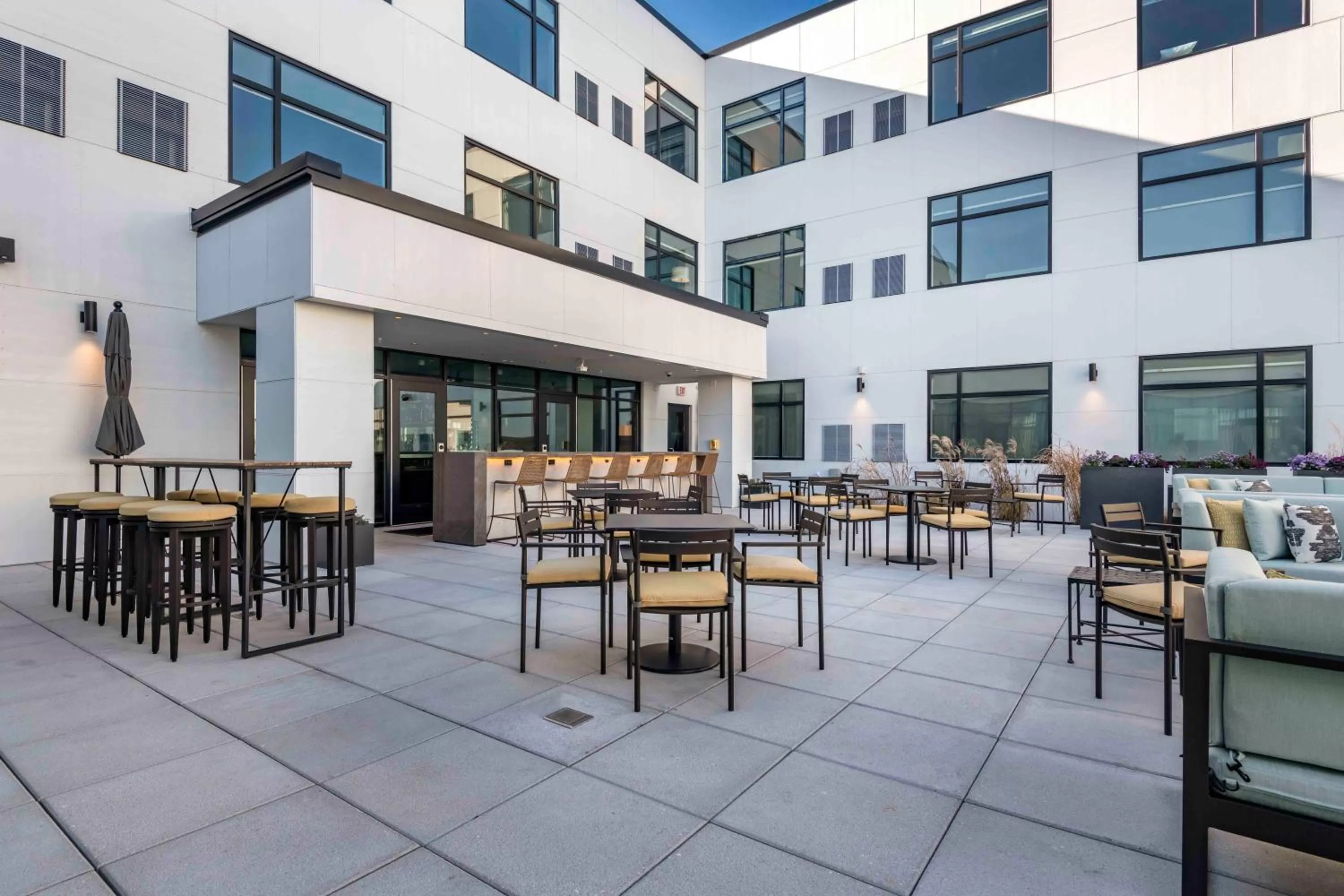 Restaurant/places to eat in Cambria Hotel Portland Downtown Old Port