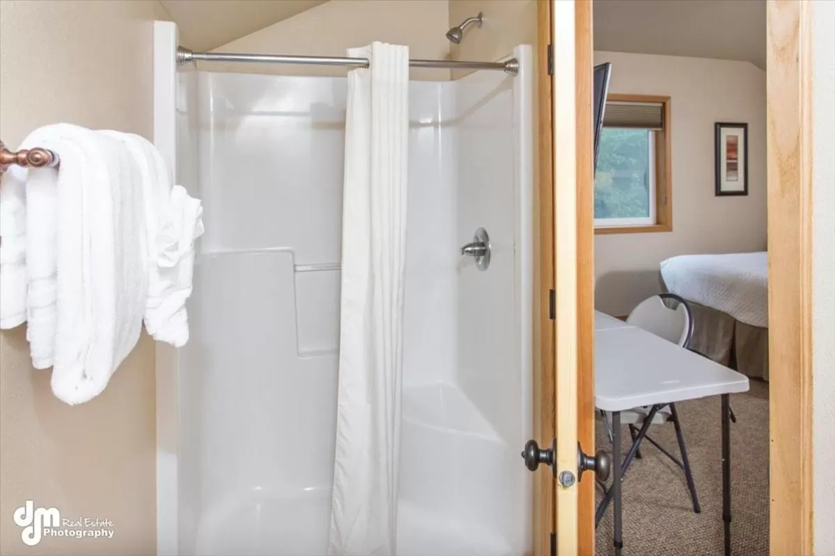 Bathroom in Kenai Airport Hotel